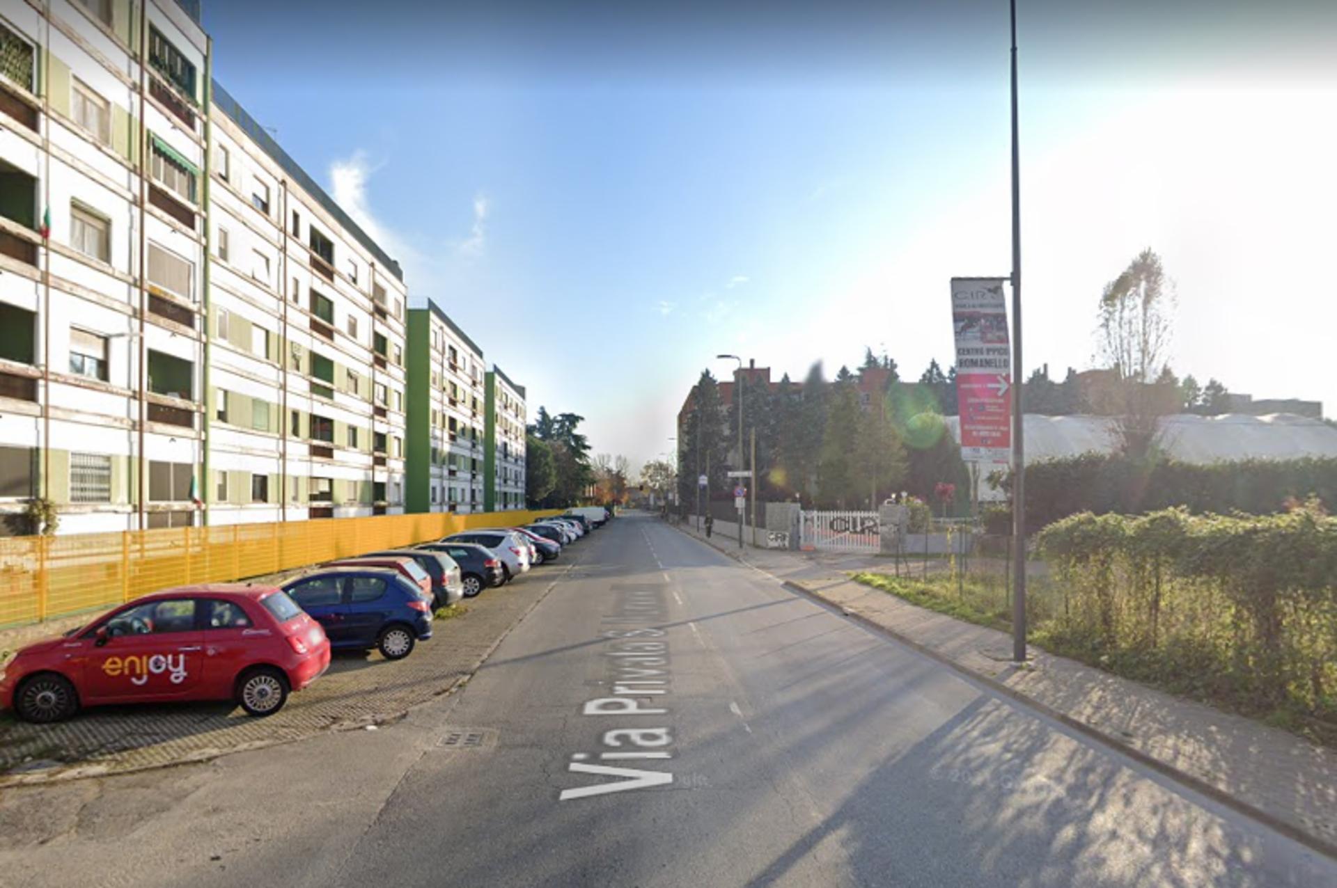 Impianto VERTICAL BANNER a Milano, in zona Il Peperone