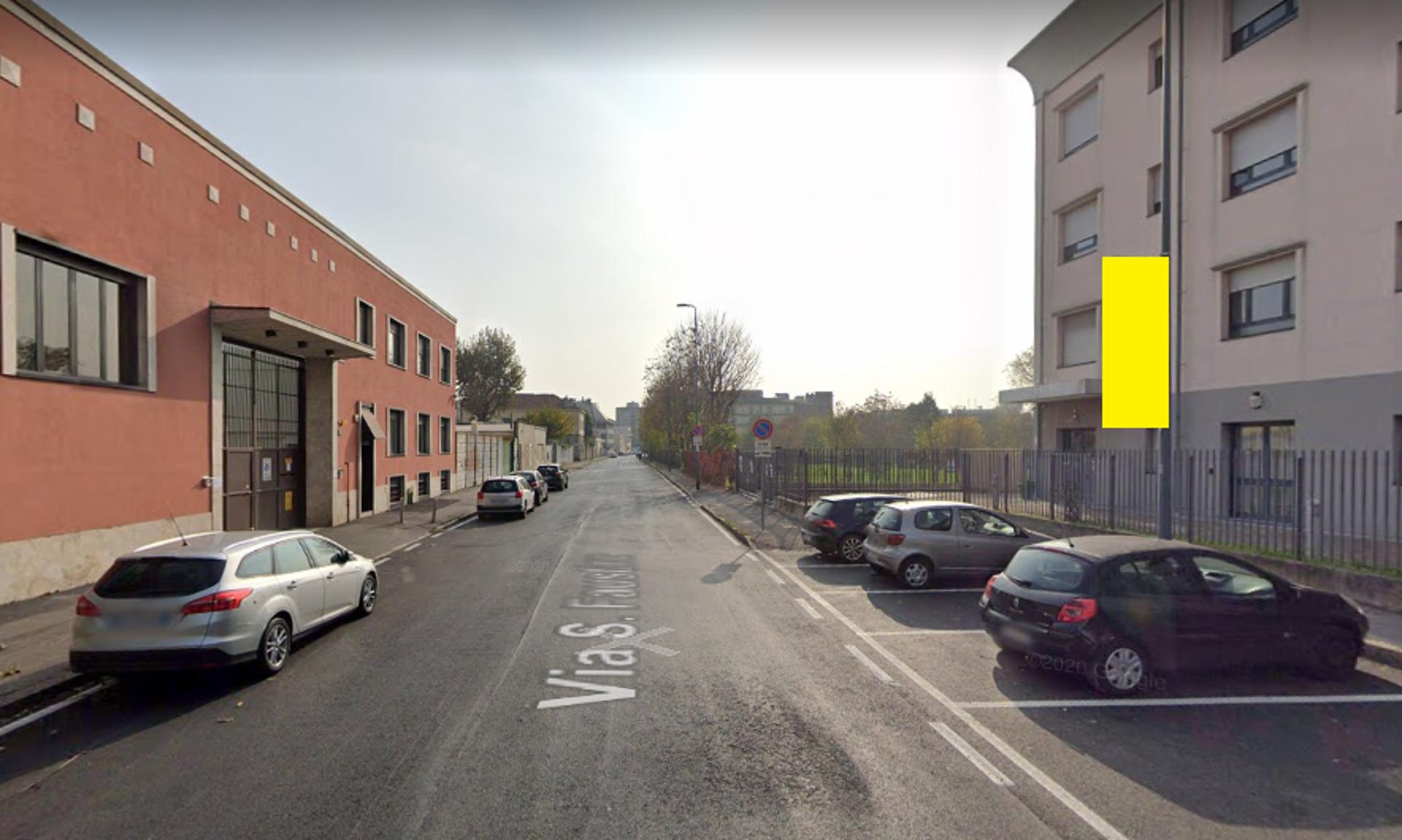 Impianto VERTICAL BANNER a Milano, in zona Simpaty