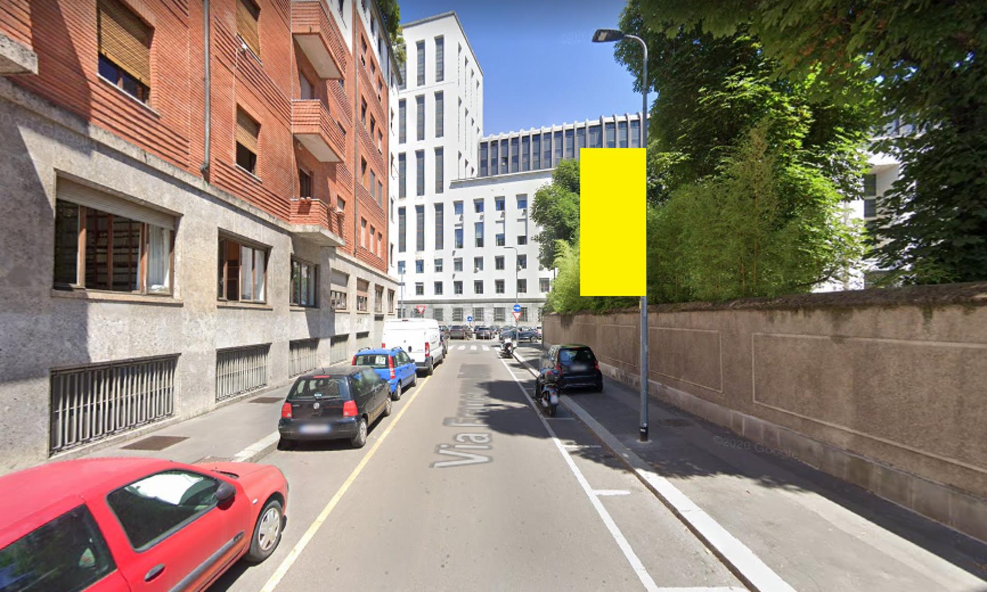 Impianto VERTICAL BANNER a Milano, in zona Pam
