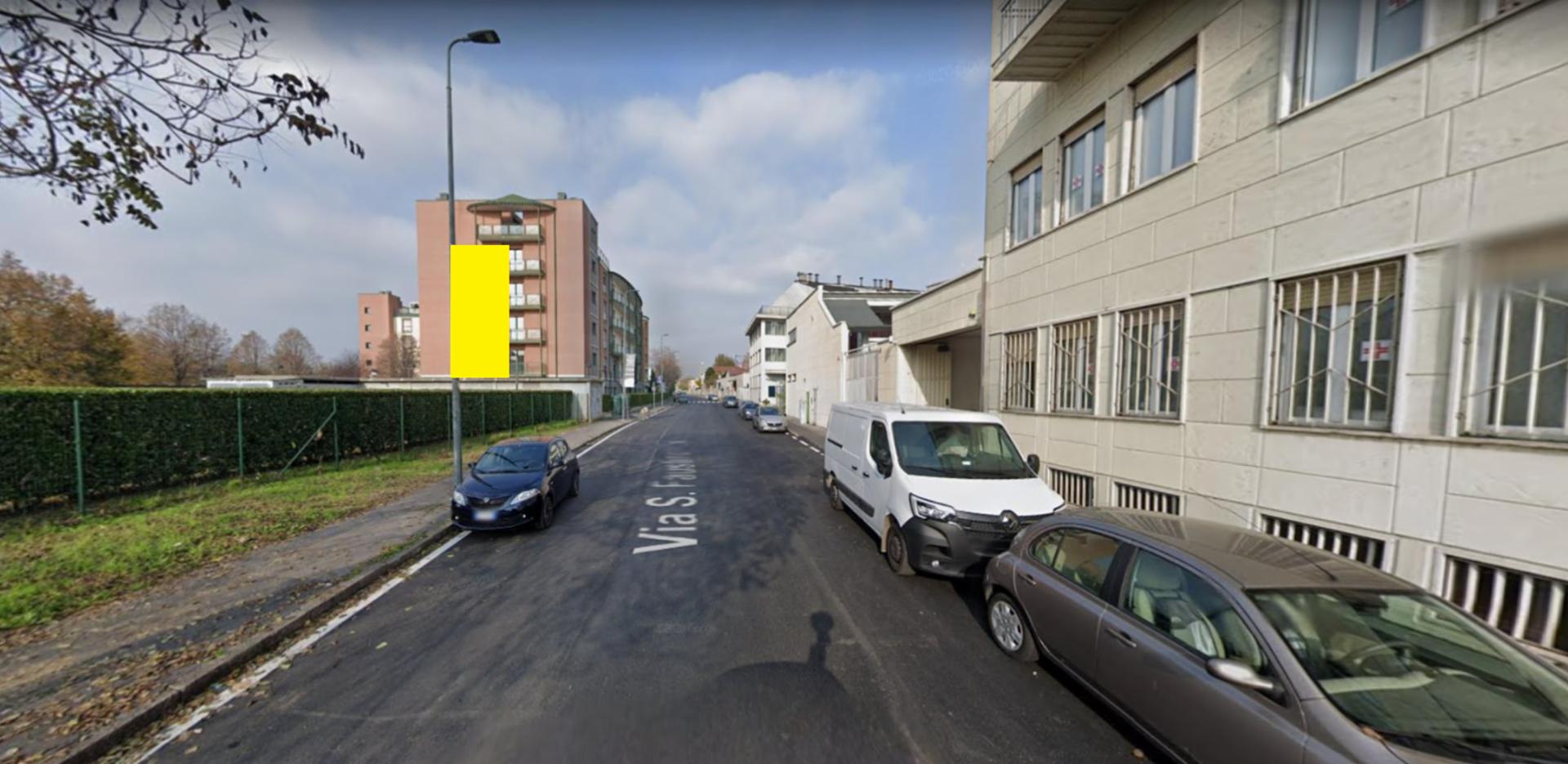 Impianto VERTICAL BANNER a Milano, in zona L'Ortiga