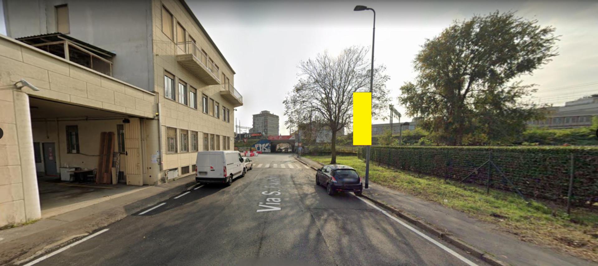 Impianto VERTICAL BANNER a Milano, in zona L'Ortiga