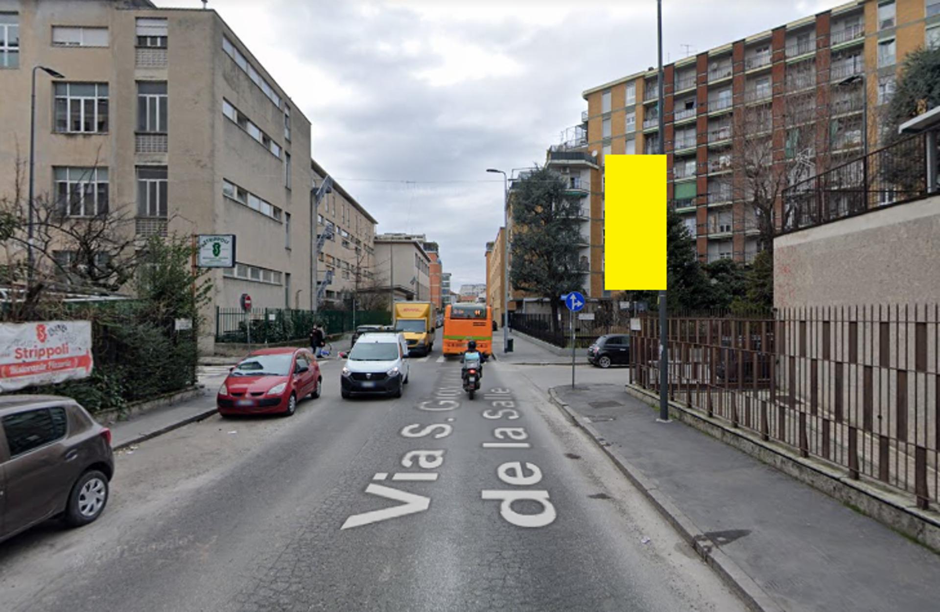 Impianto VERTICAL BANNER a Milano, in zona Naturalmente bella