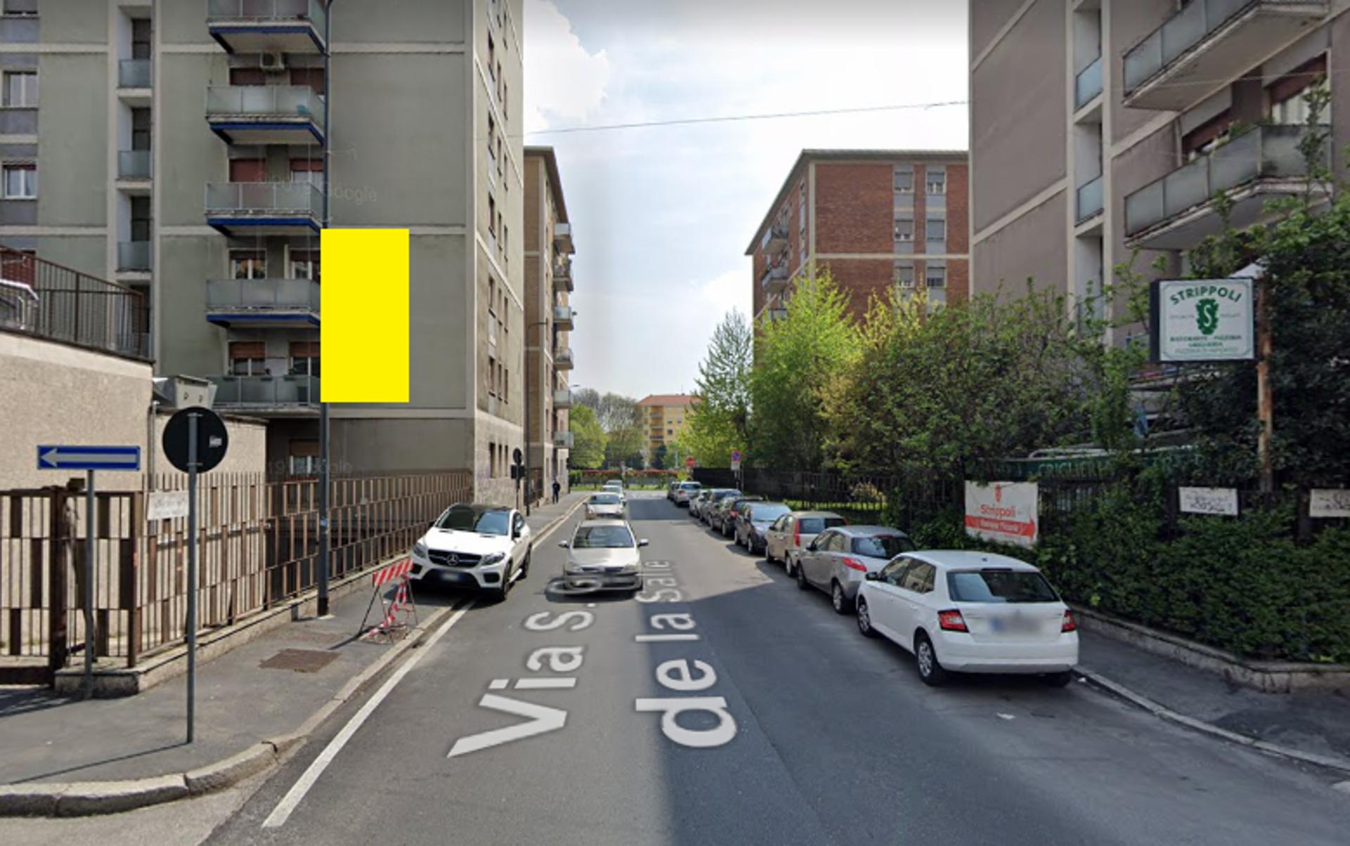 Impianto VERTICAL BANNER a Milano, in zona Naturalmente bella