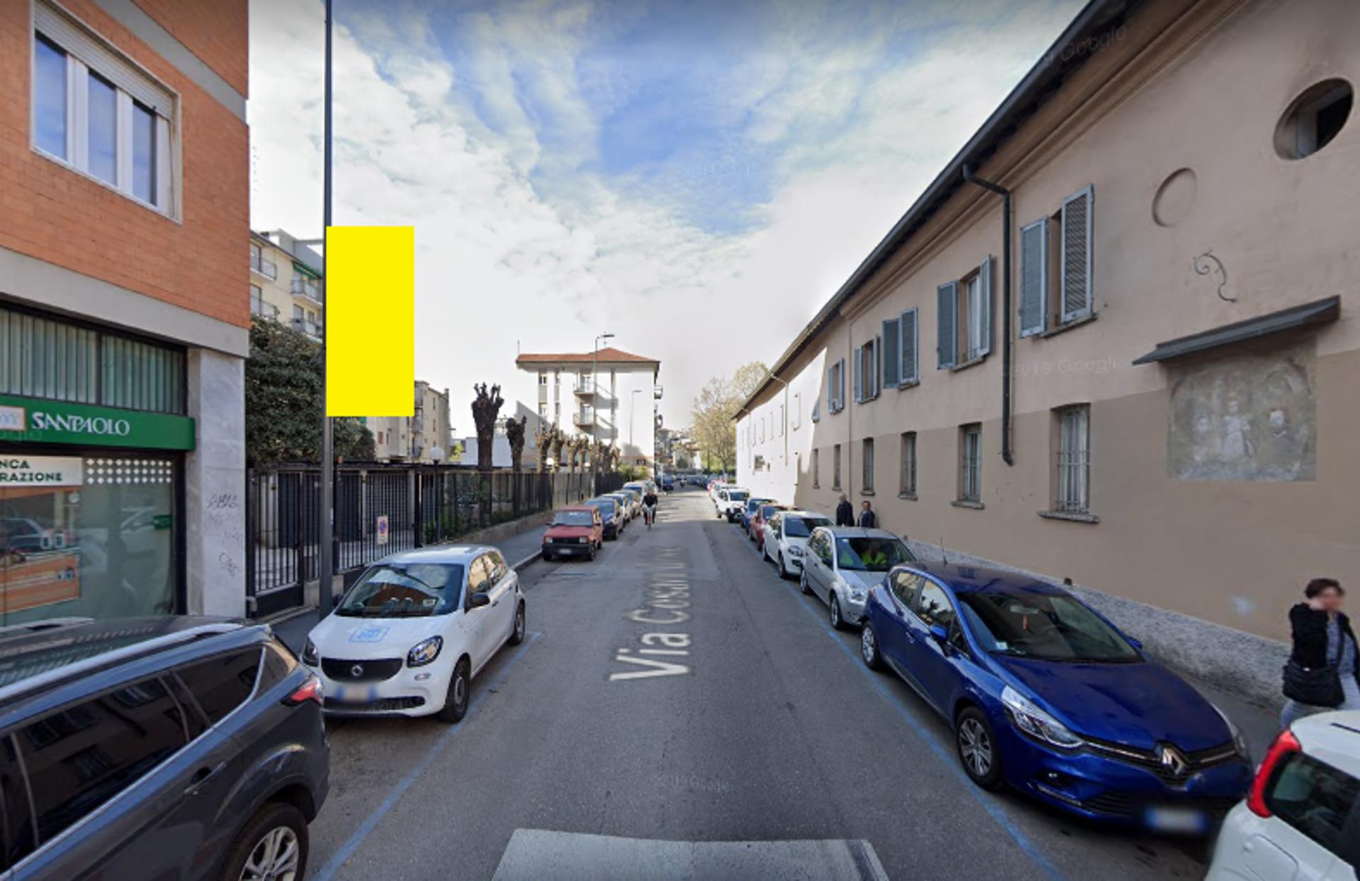 Impianto VERTICAL BANNER a Milano, in zona Flash