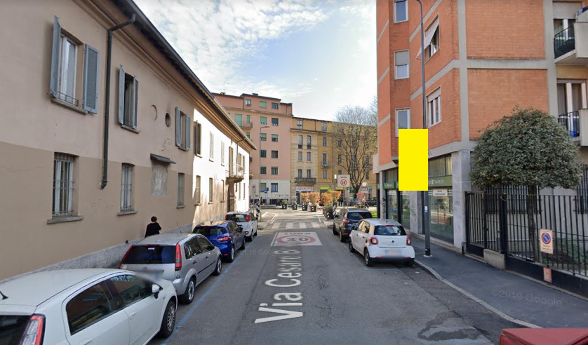 Impianto VERTICAL BANNER a Milano, in zona Flash