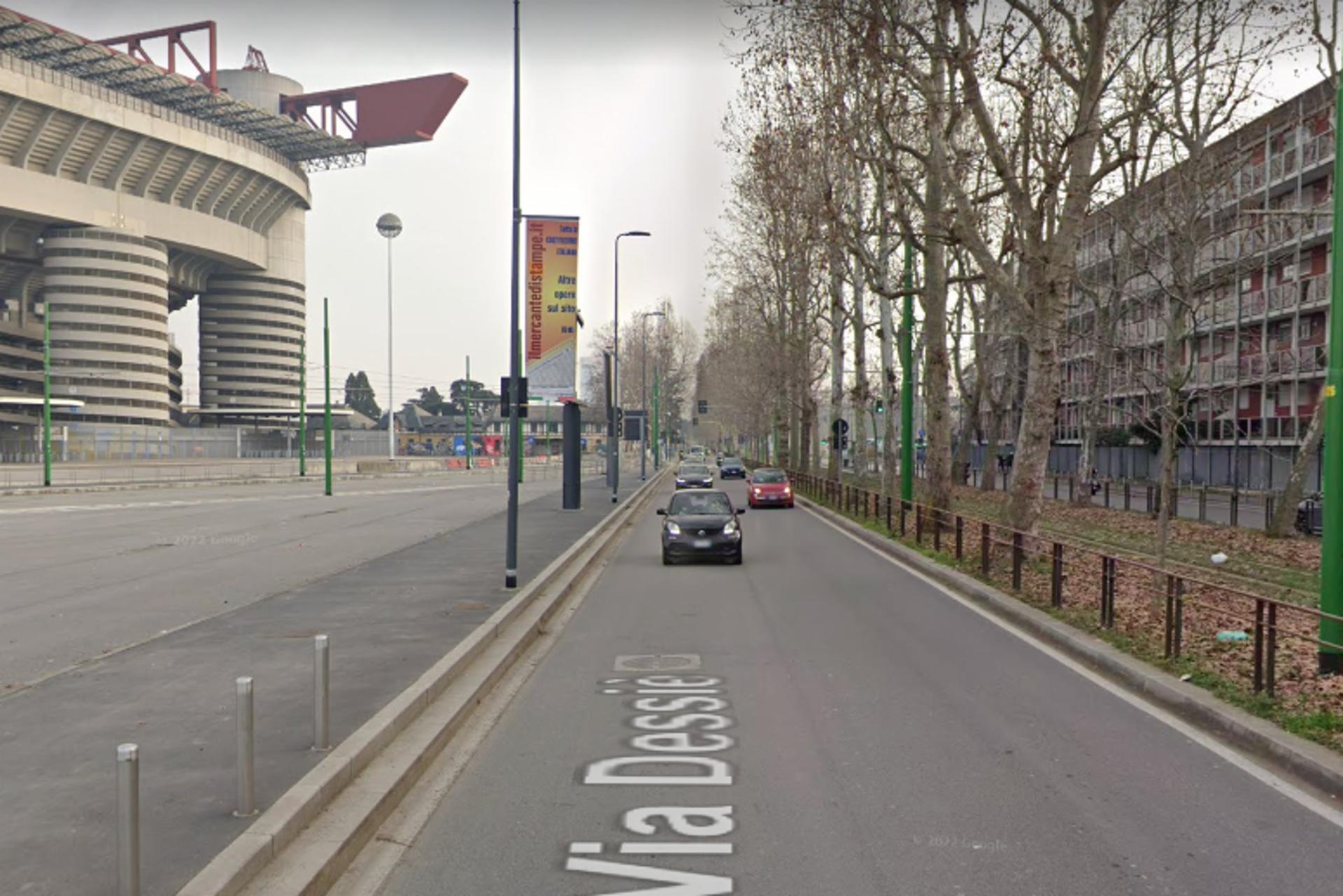 Impianto VERTICAL BANNER a Milano, in zona America Graffiti