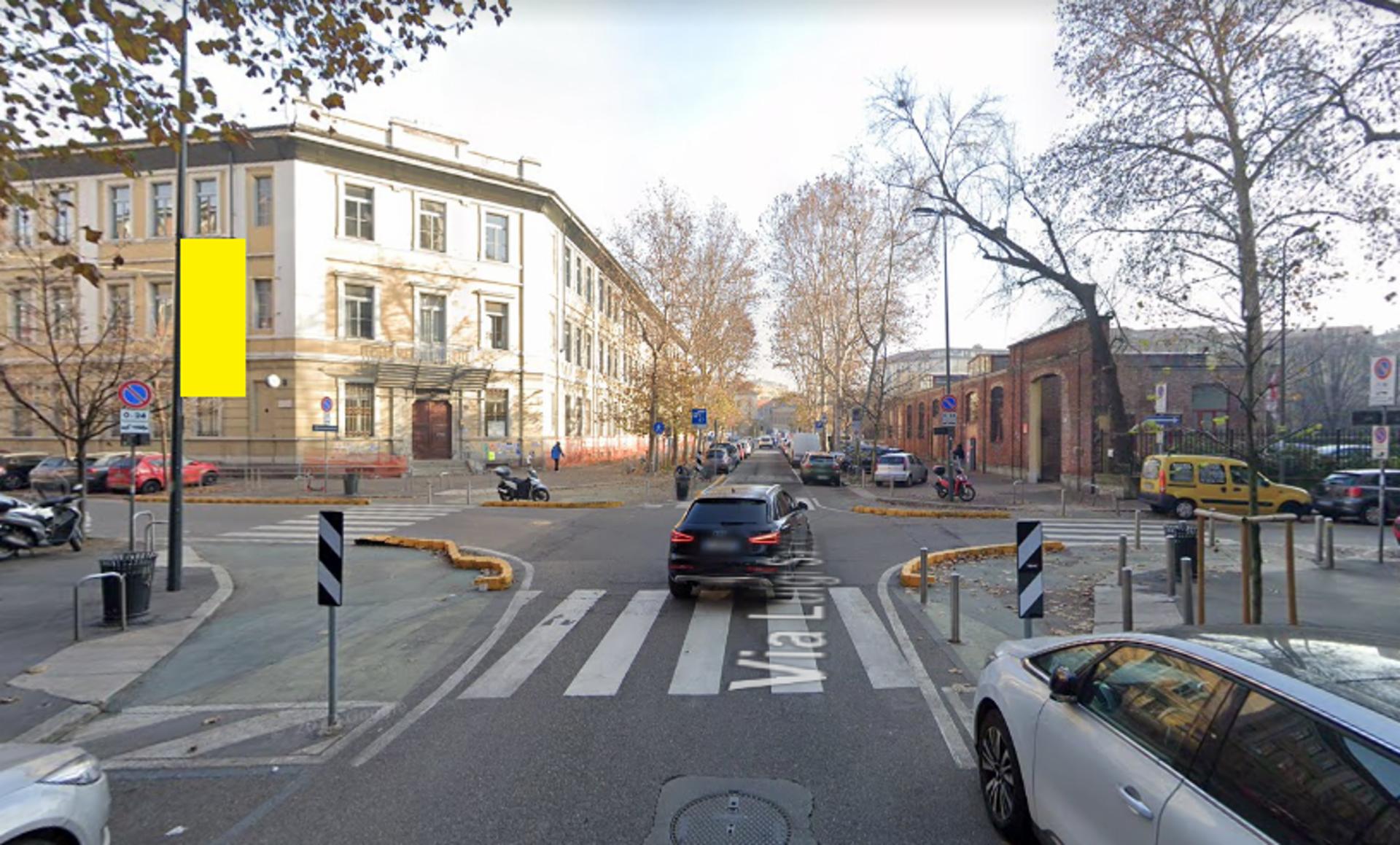 Impianto VERTICAL BANNER a Milano, in zona Tomoyoshi Sacco