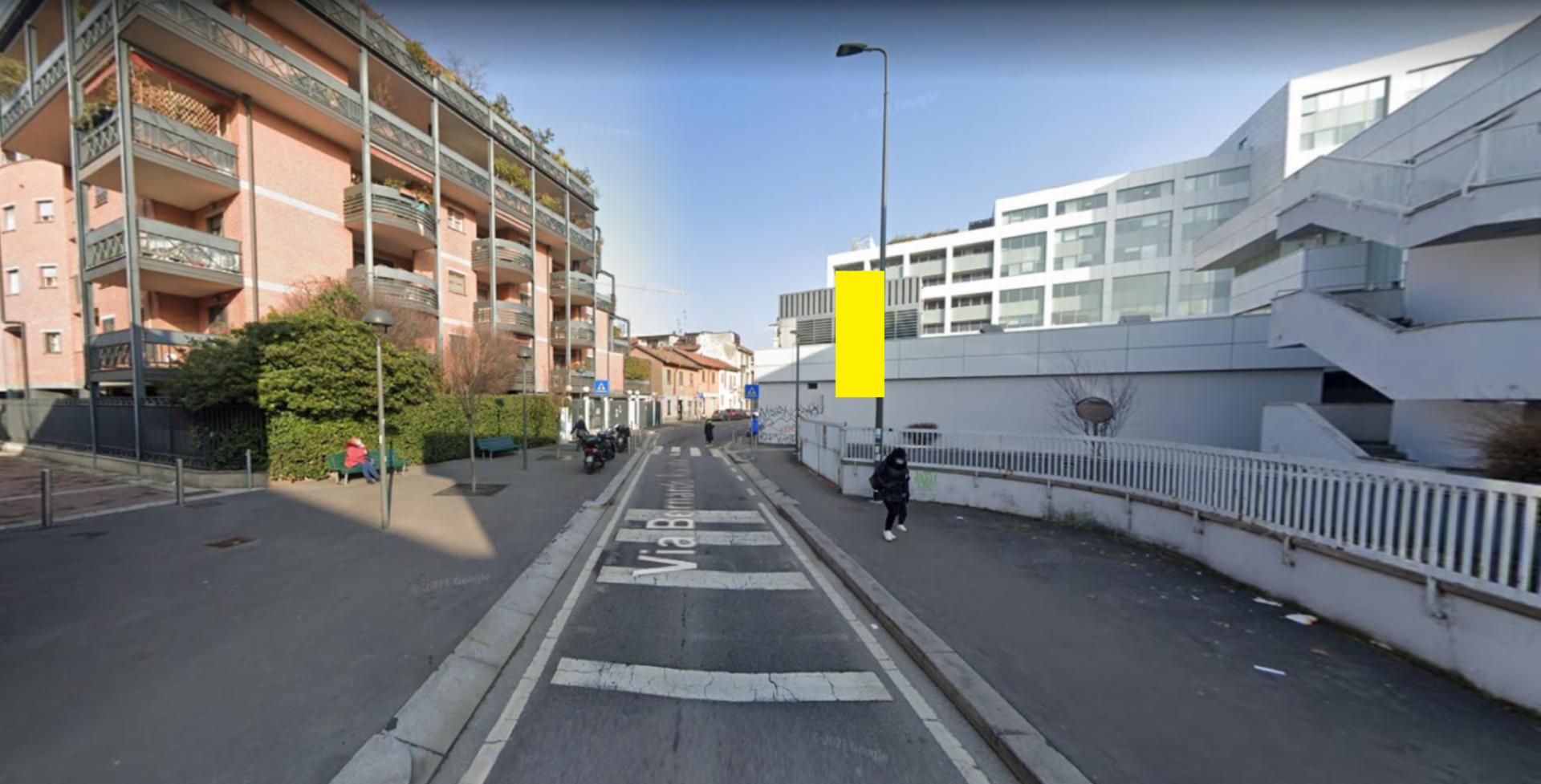 Impianto VERTICAL BANNER a Milano, in zona Quik Service