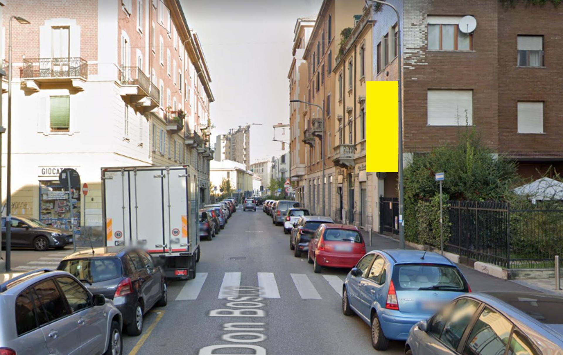 Impianto VERTICAL BANNER a Milano, in zona Baja Sardinja