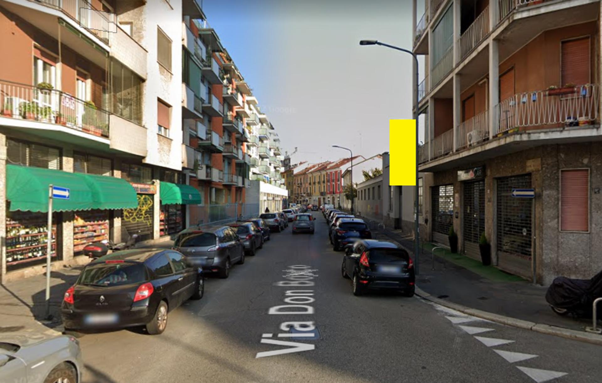 Impianto VERTICAL BANNER a Milano, in zona Stella d'Asia