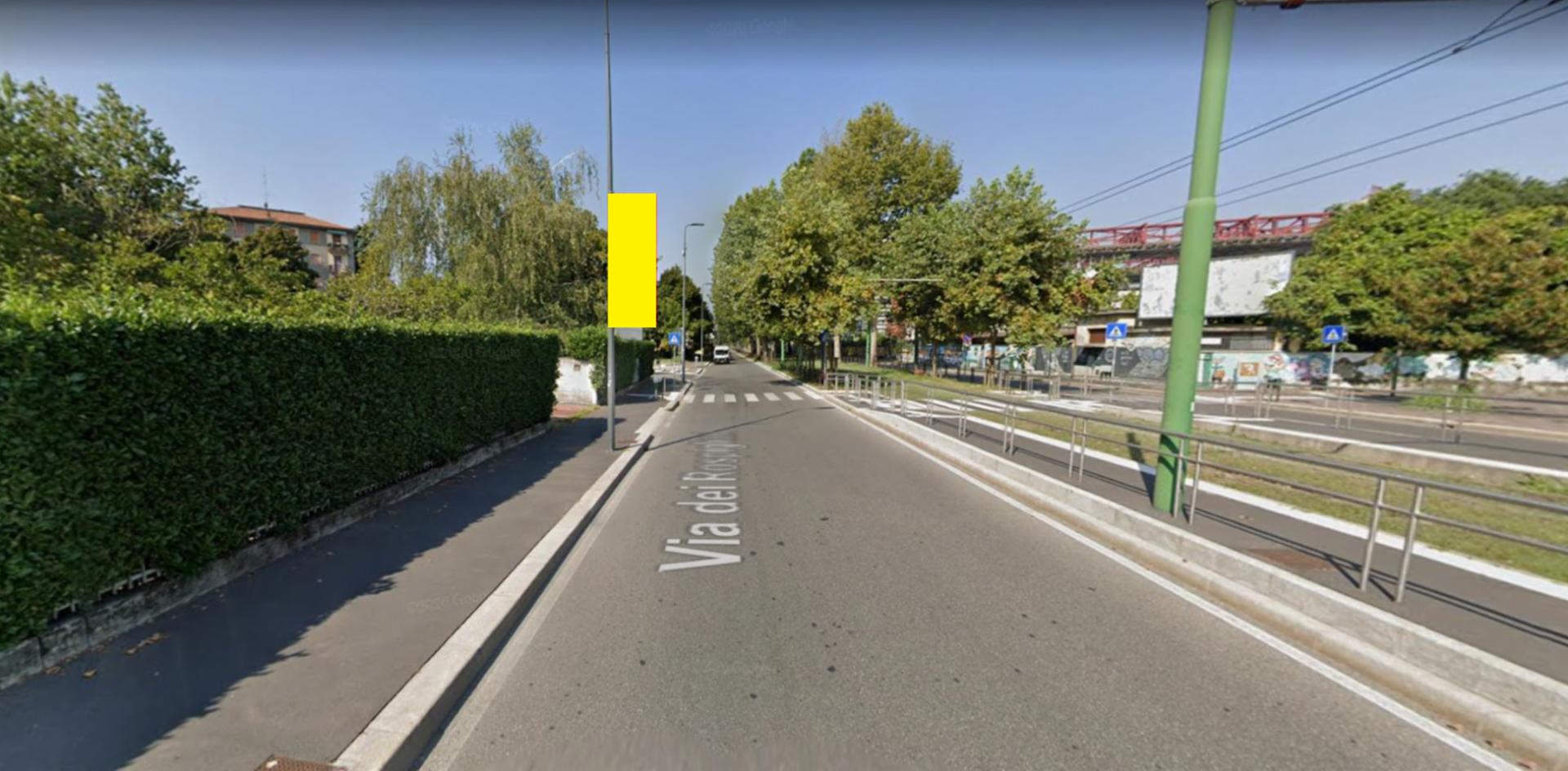 Impianto VERTICAL BANNER a Milano, in zona EG Group - Milano Palatino