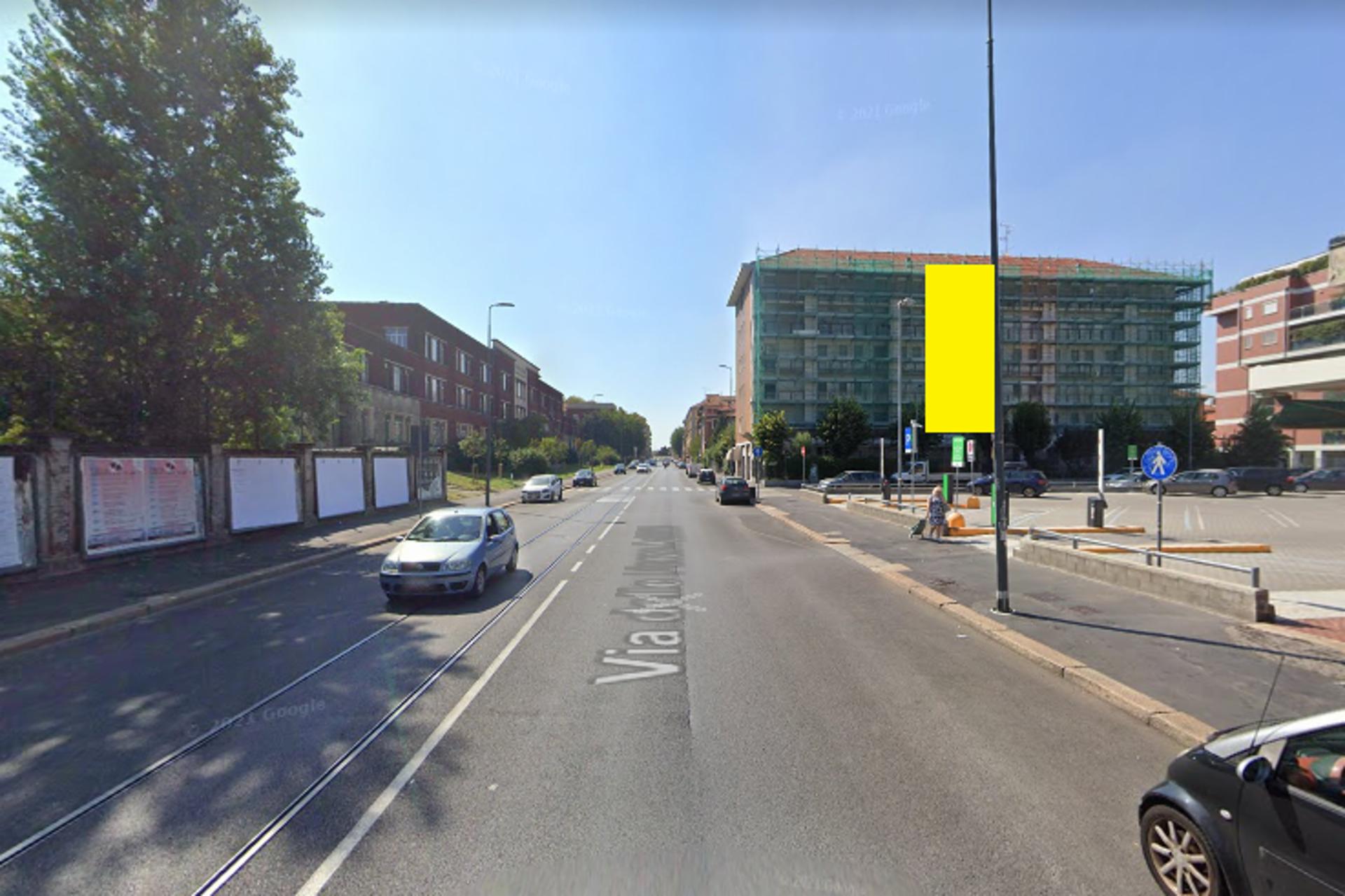 Impianto VERTICAL BANNER a Milano, in zona Pam