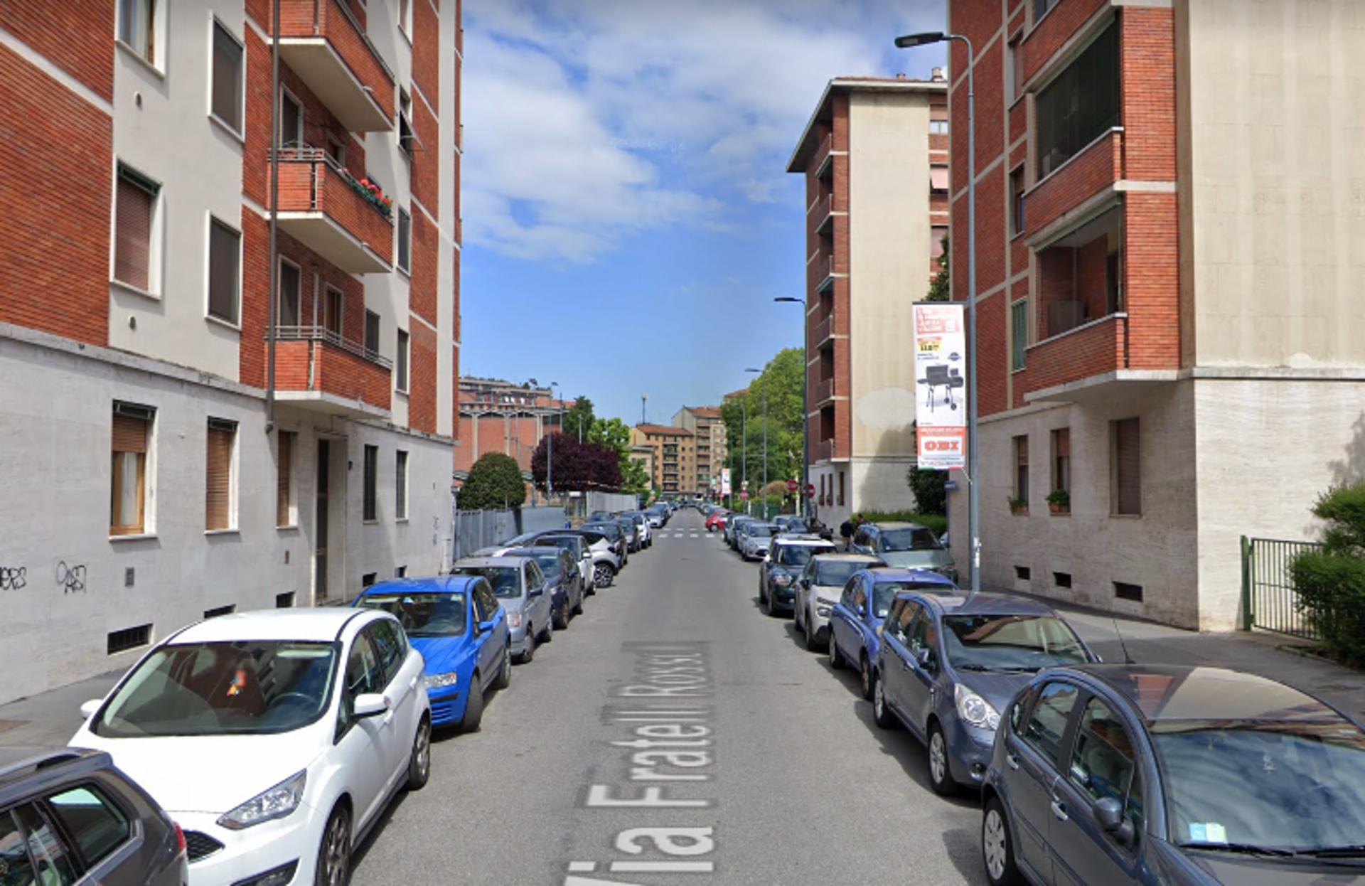 Impianto VERTICAL BANNER a Milano, in zona World Market