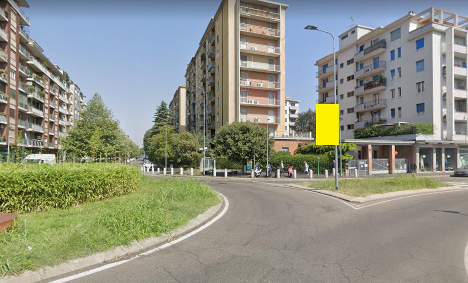 Impianto VERTICAL BANNER a Milano, in zona C free nails
