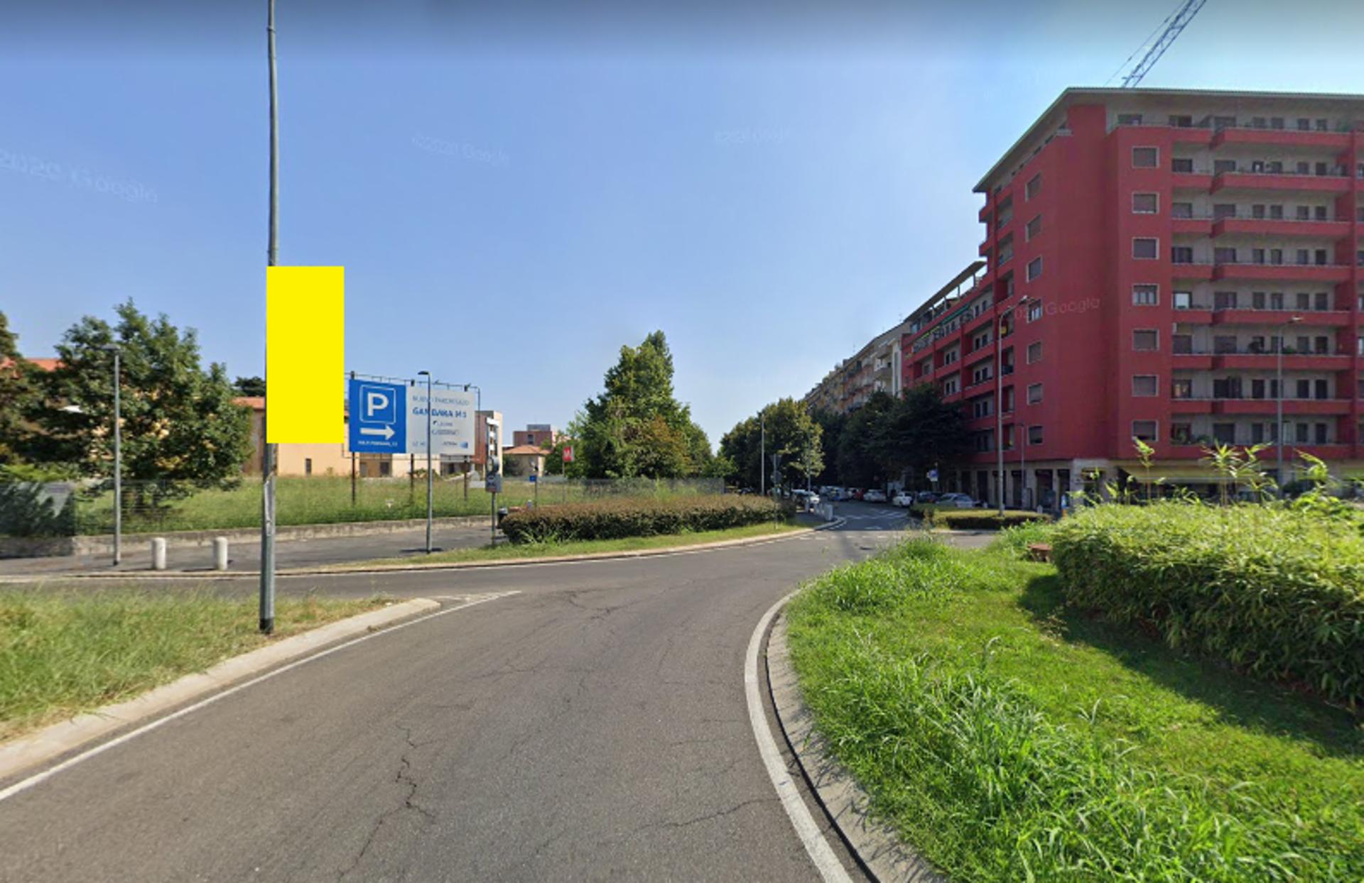 Impianto VERTICAL BANNER a Milano, in zona C free nails