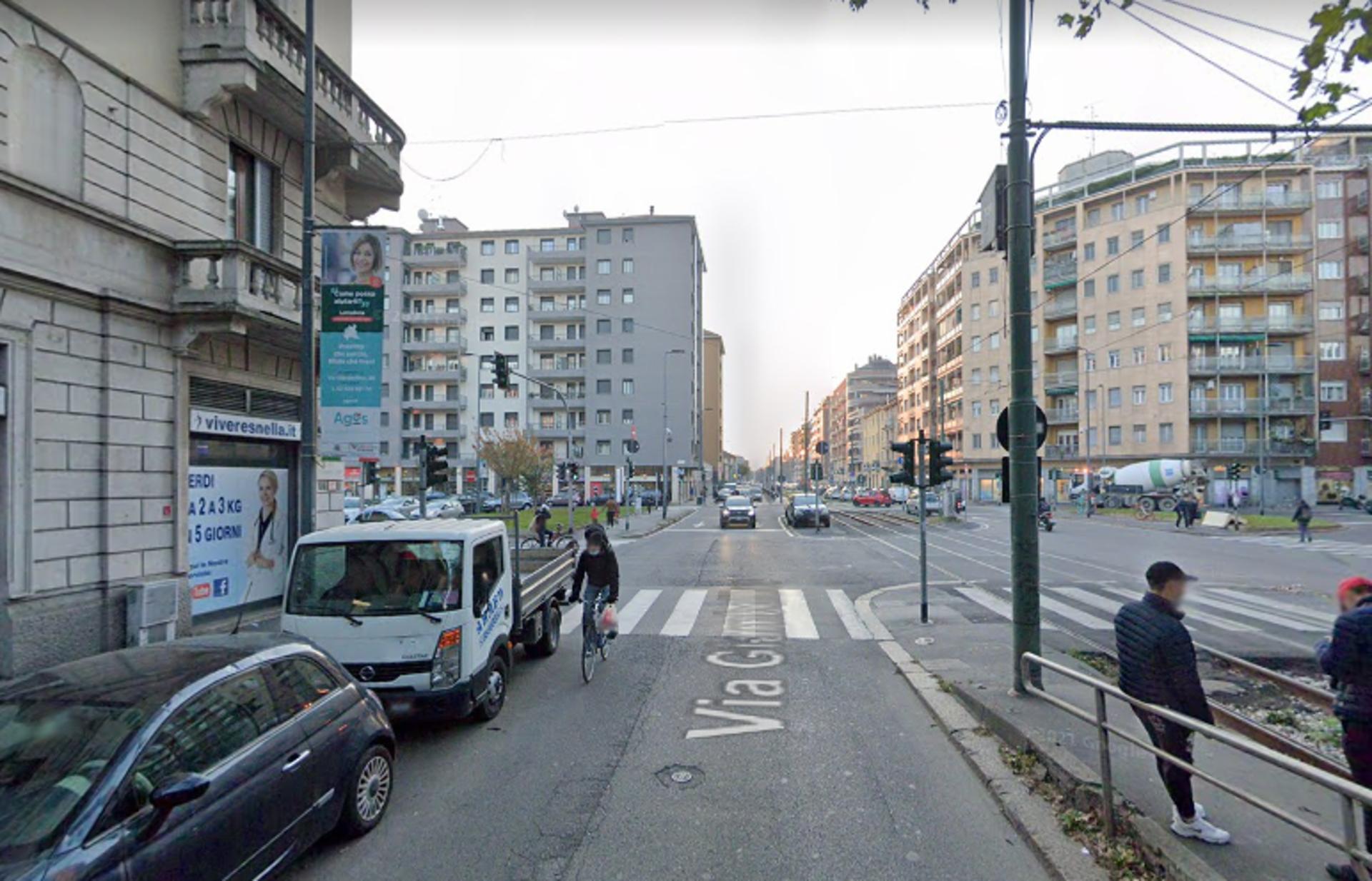 Impianto VERTICAL BANNER a Milano, in zona Chefchaouen