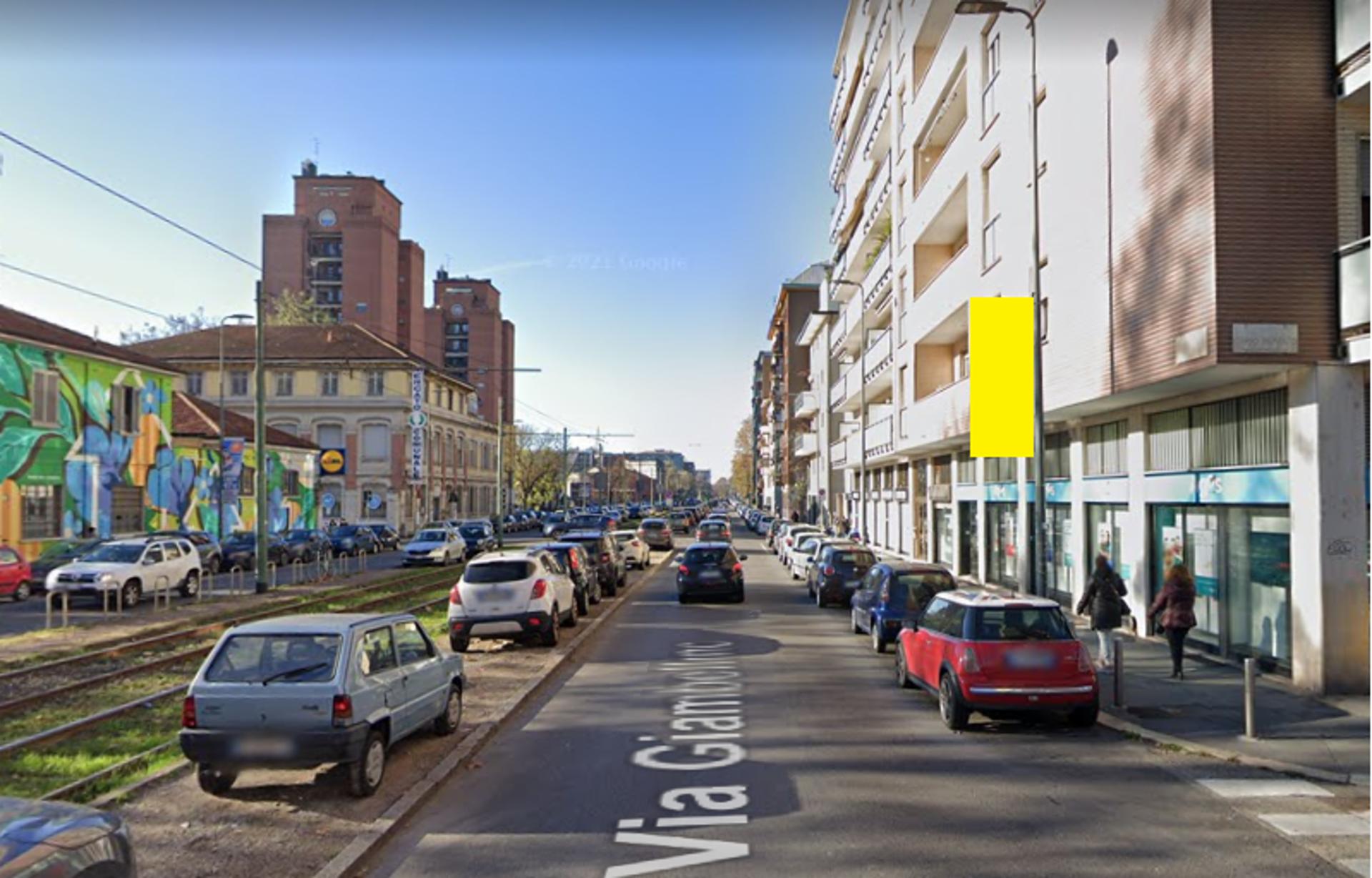 Impianto VERTICAL BANNER a Milano, in zona Altromercato