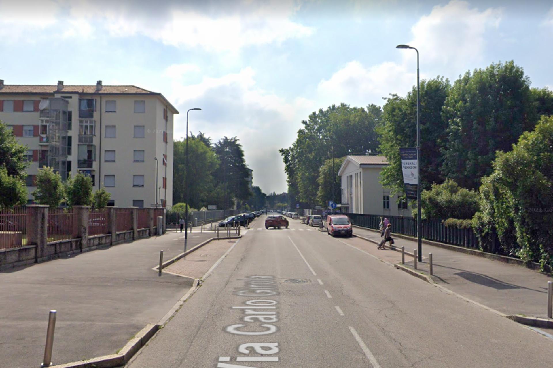 Impianto VERTICAL BANNER a Milano, in zona Life 120