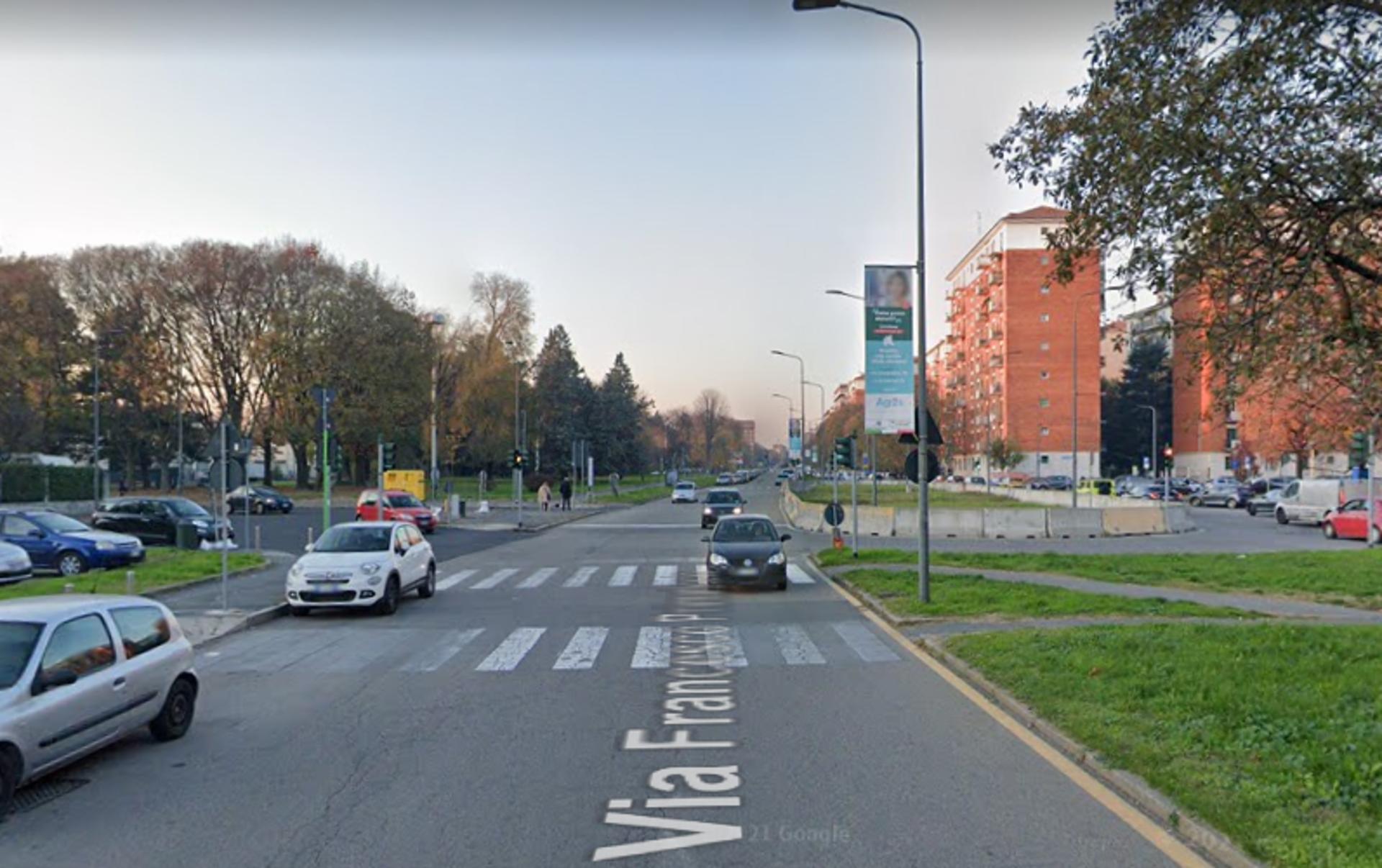 Impianto VERTICAL BANNER a Milano, in zona Bar Lory