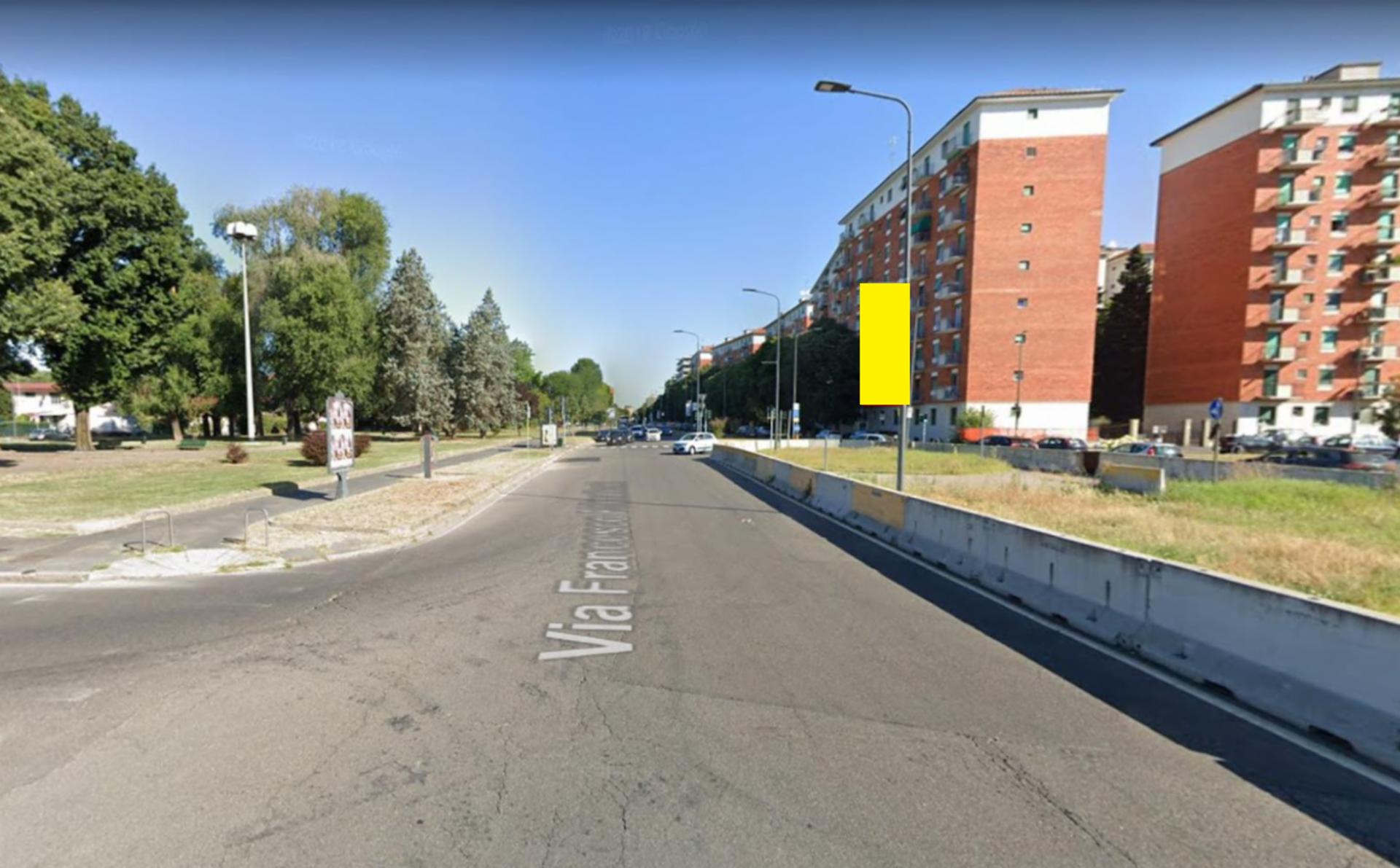 Impianto VERTICAL BANNER a Milano, in zona Bar Lory