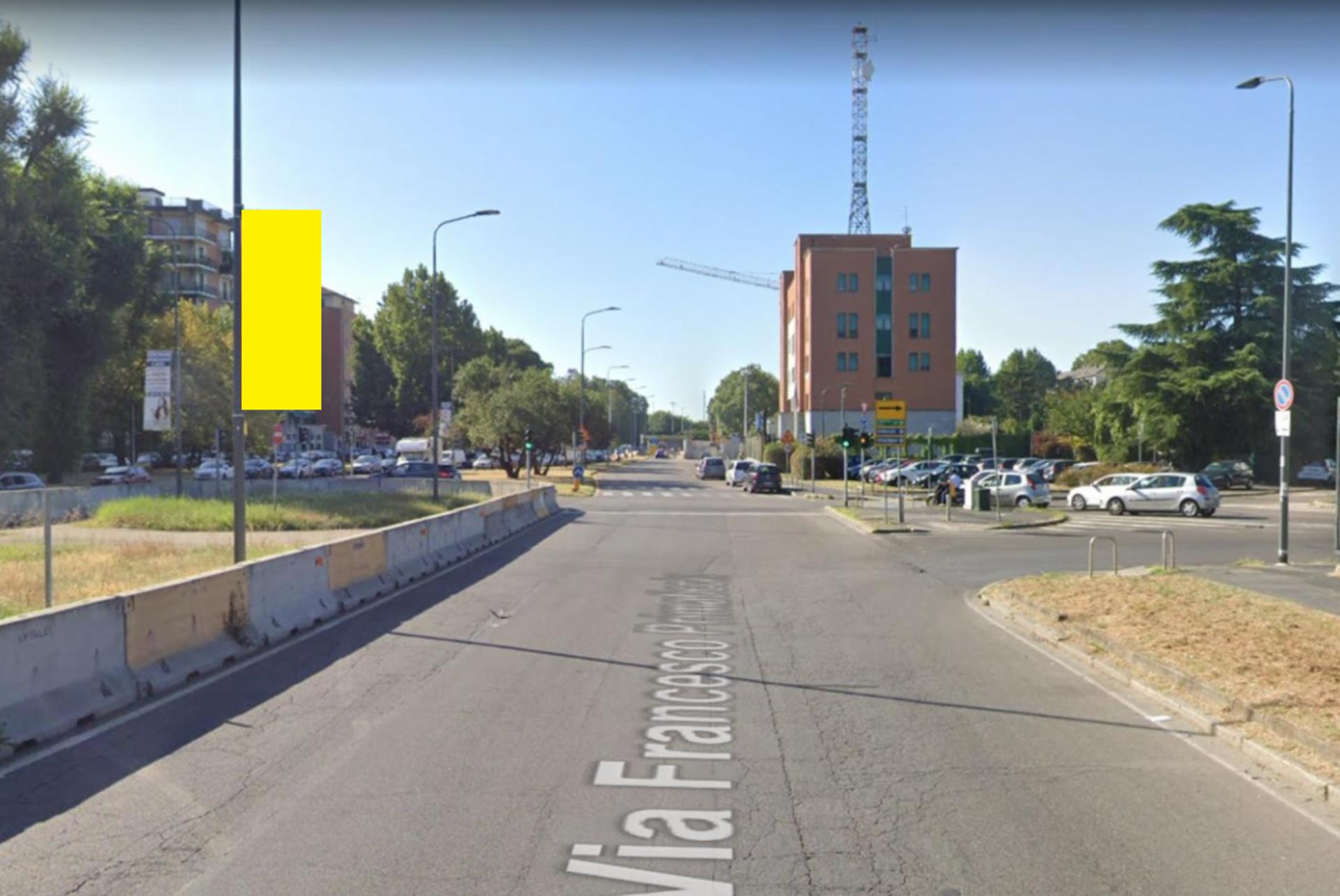 Impianto VERTICAL BANNER a Milano, in zona Bar Lory
