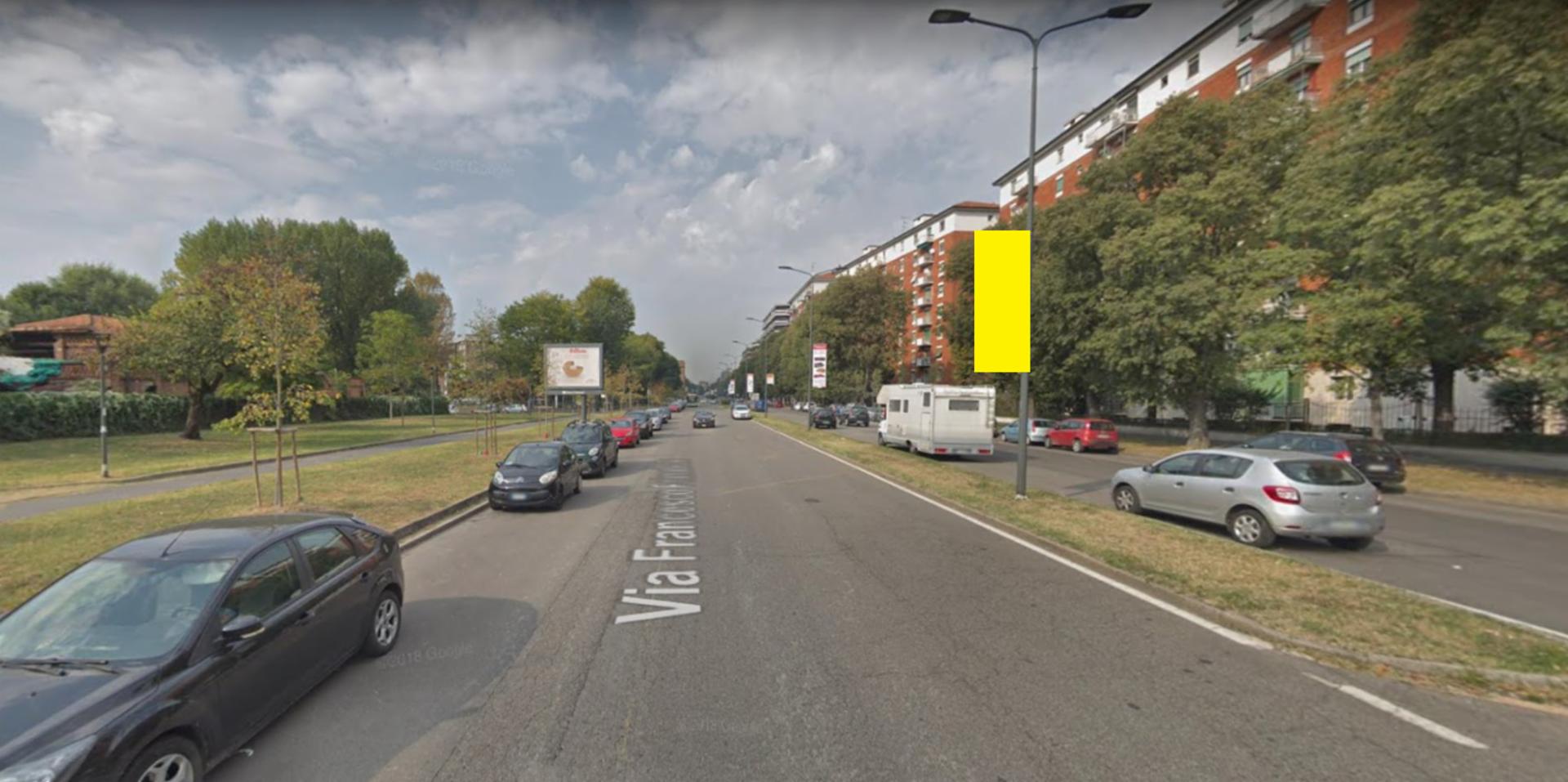Impianto VERTICAL BANNER a Milano, in zona Bar Lory