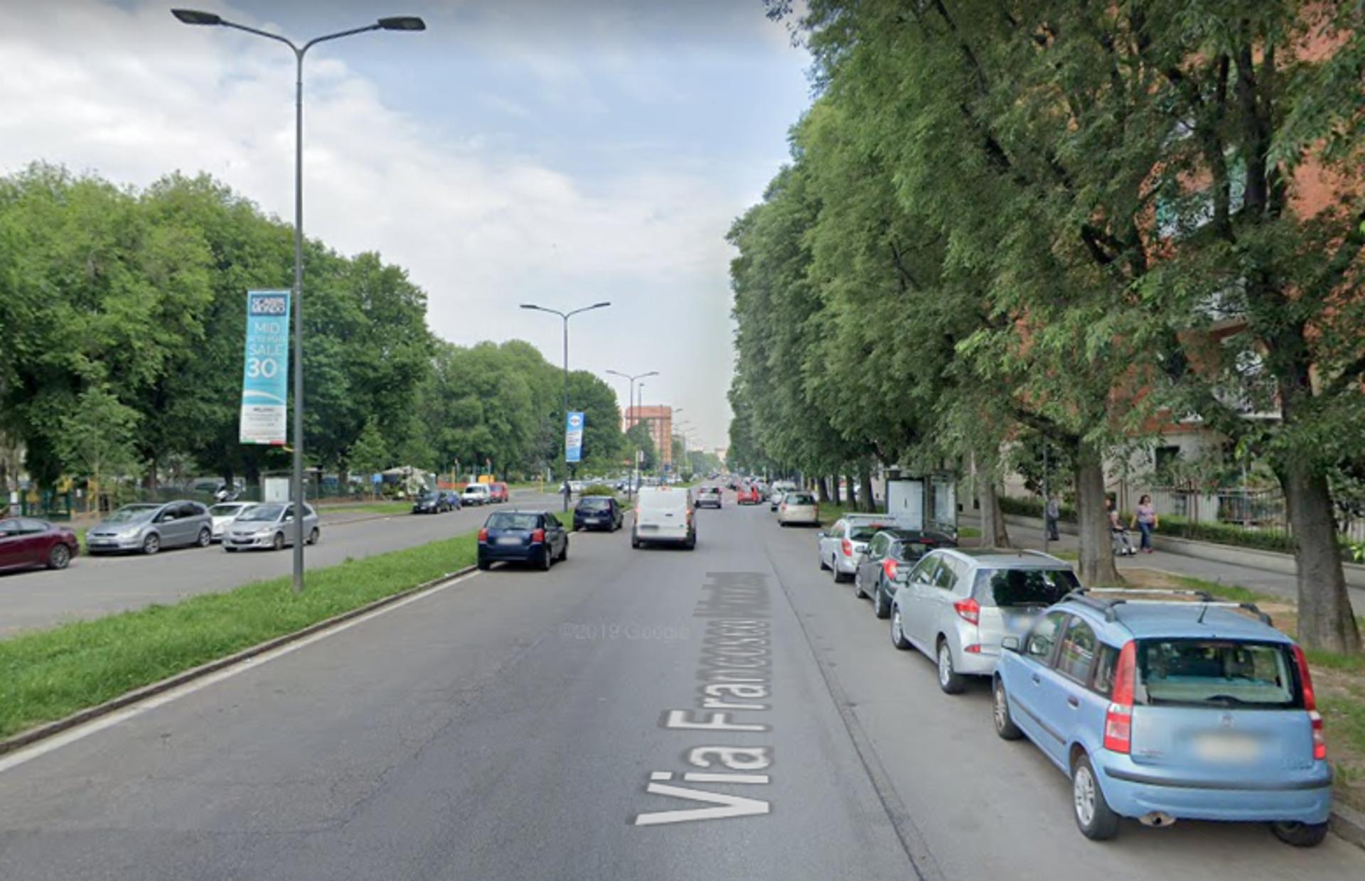 Impianto VERTICAL BANNER a Milano, in zona Bar Lory