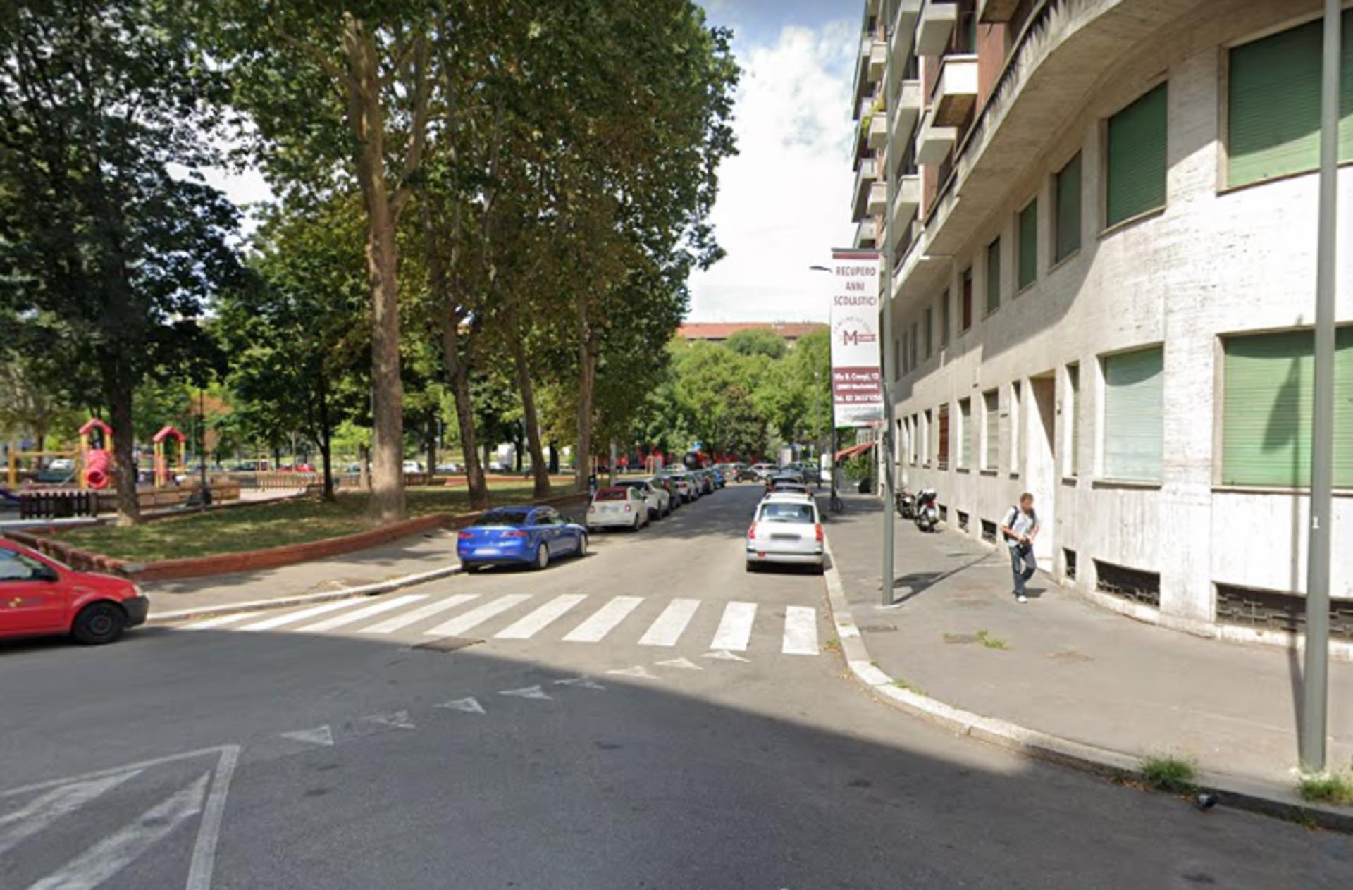 Impianto VERTICAL BANNER a Milano, in zona Shizen