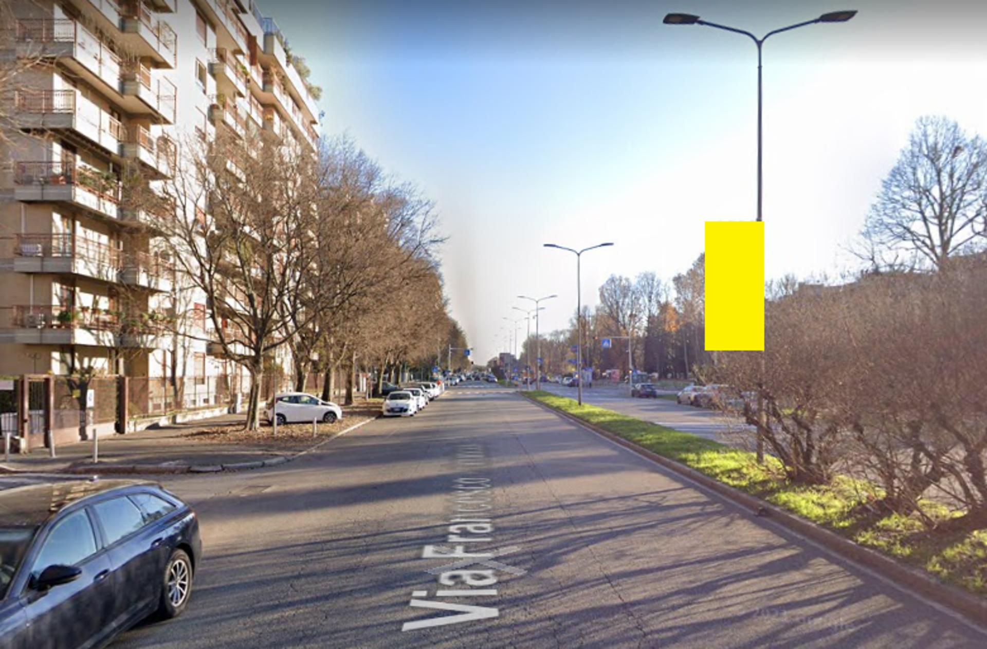 Impianto VERTICAL BANNER a Milano, in zona Il Ciliegino