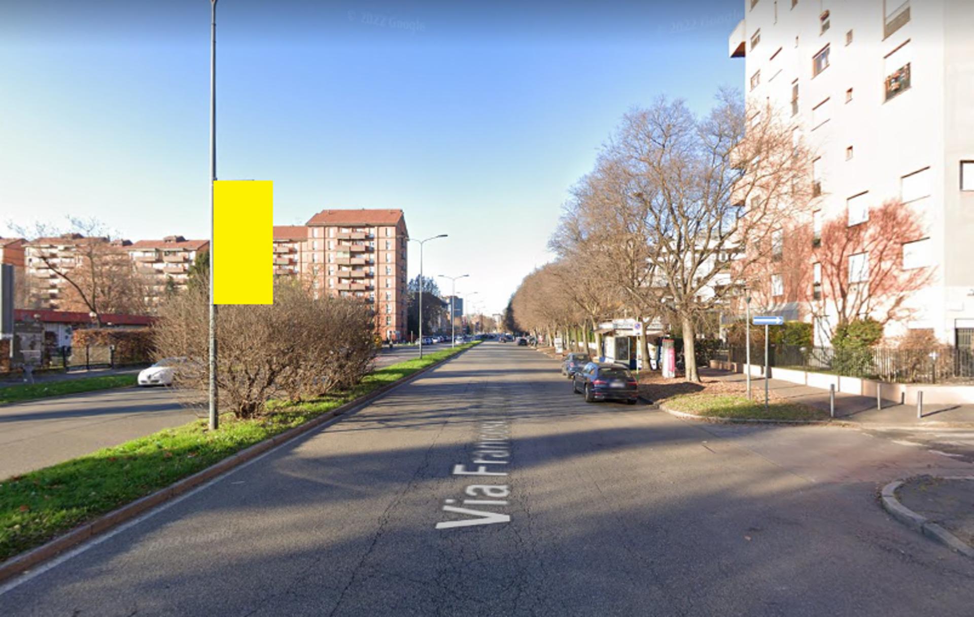 Impianto VERTICAL BANNER a Milano, in zona Il Ciliegino
