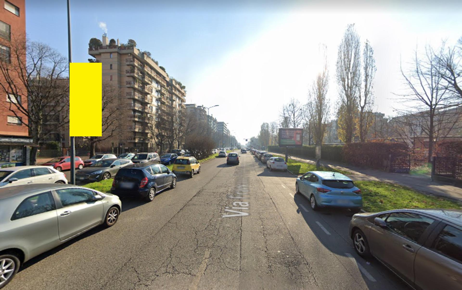 Impianto VERTICAL BANNER a Milano, in zona Flavio & Flavio