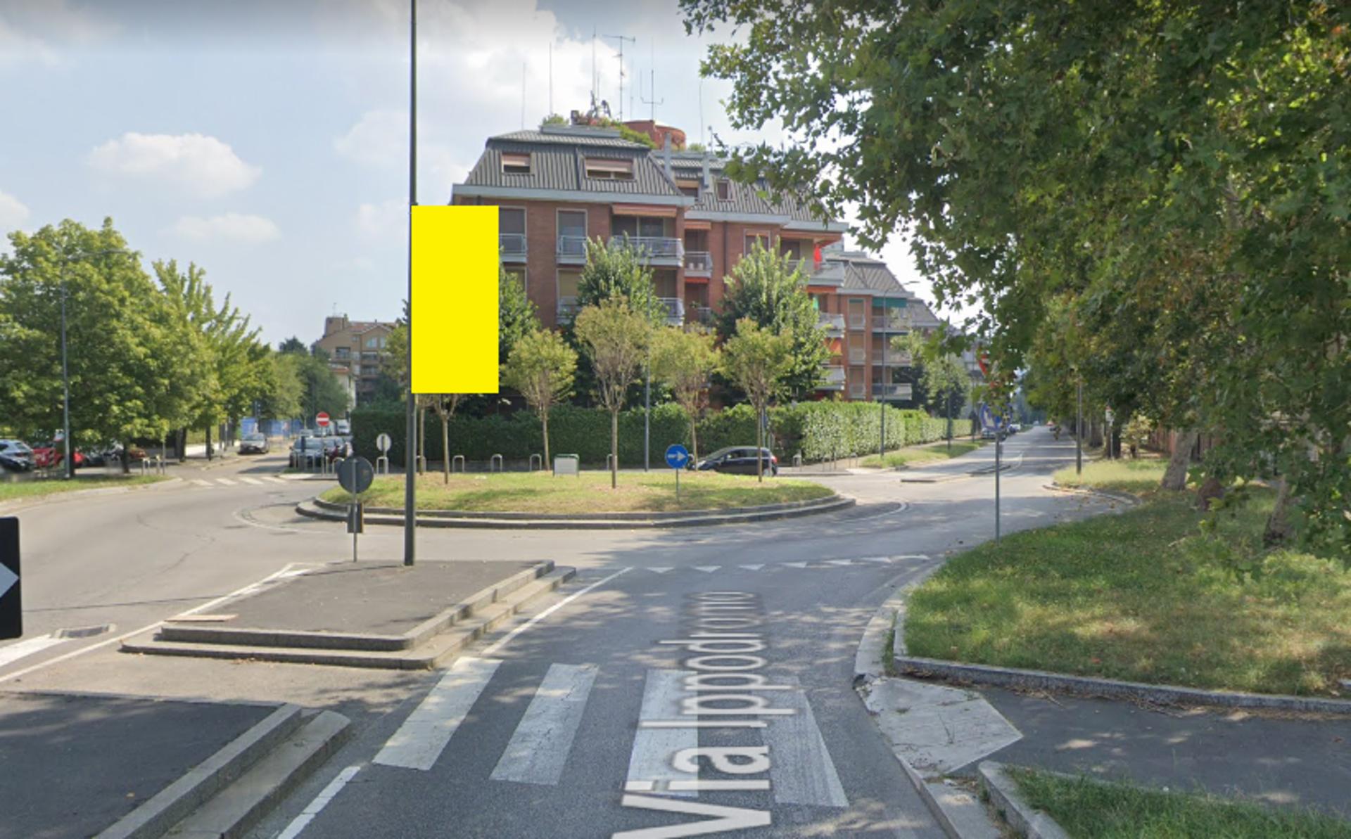 Impianto VERTICAL BANNER a Milano, in zona PalaSharp