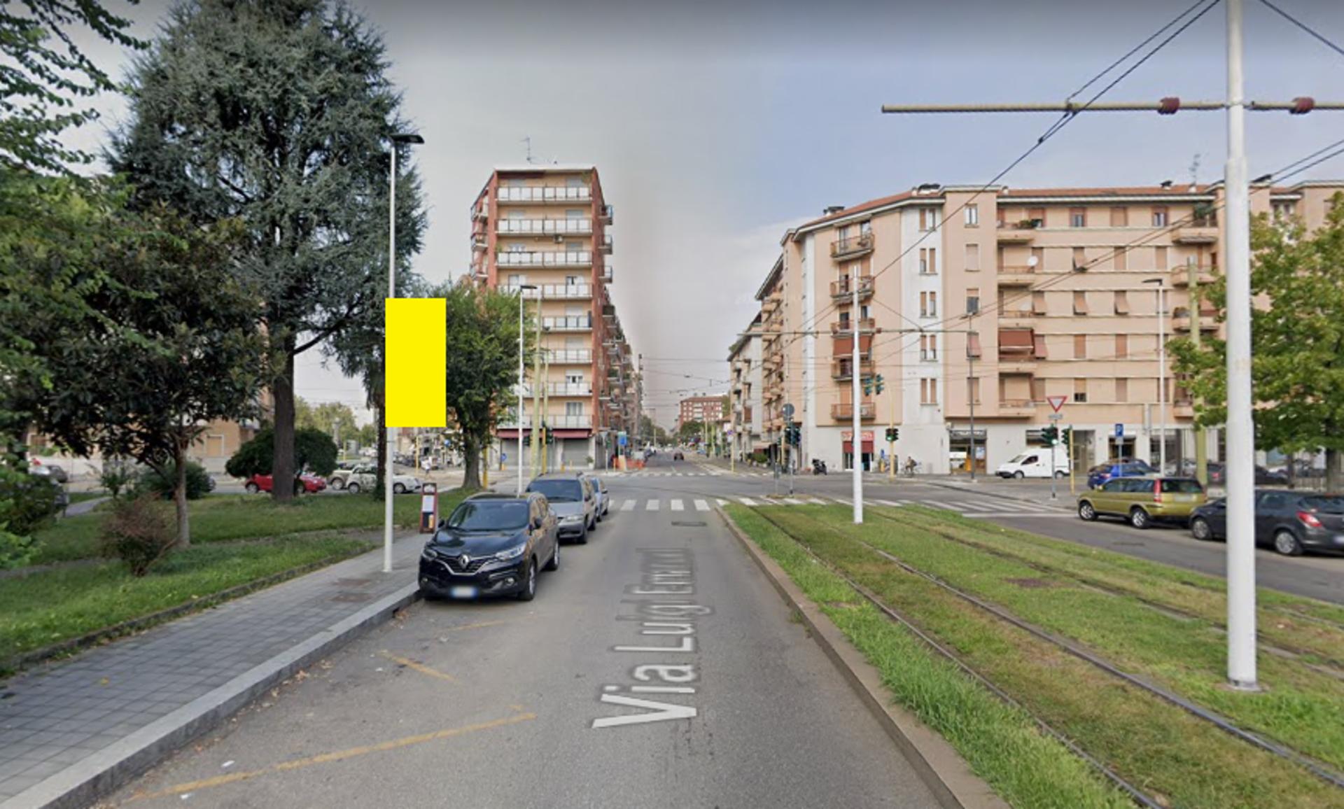 Impianto VERTICAL BANNER a Milano, in zona Tempi moderni