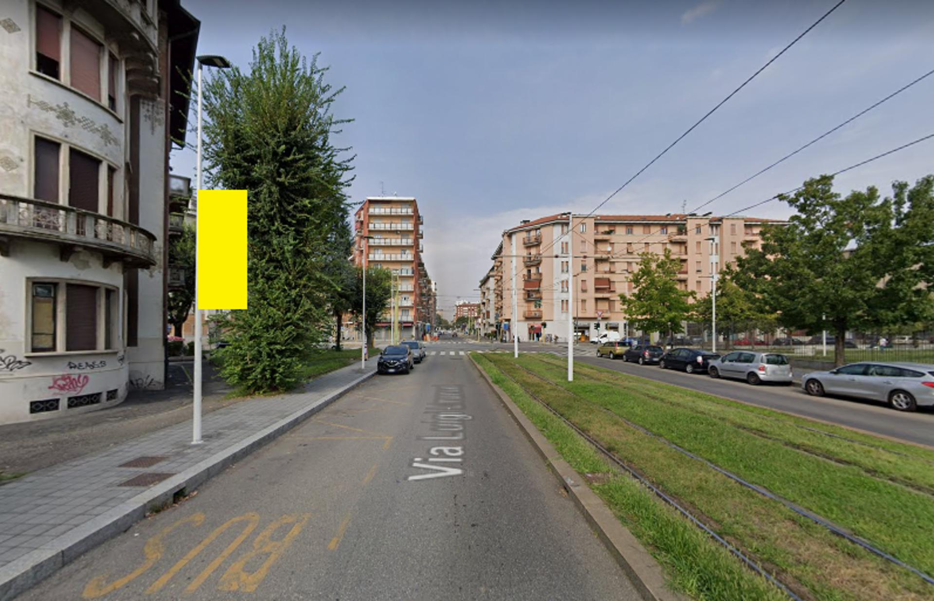 Impianto VERTICAL BANNER a Milano, in zona Tempi moderni