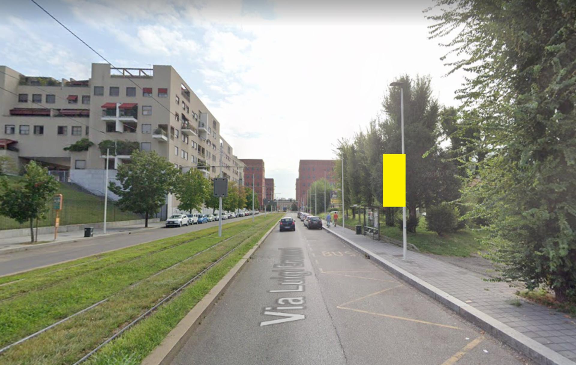 Impianto VERTICAL BANNER a Milano, in zona Tempi moderni