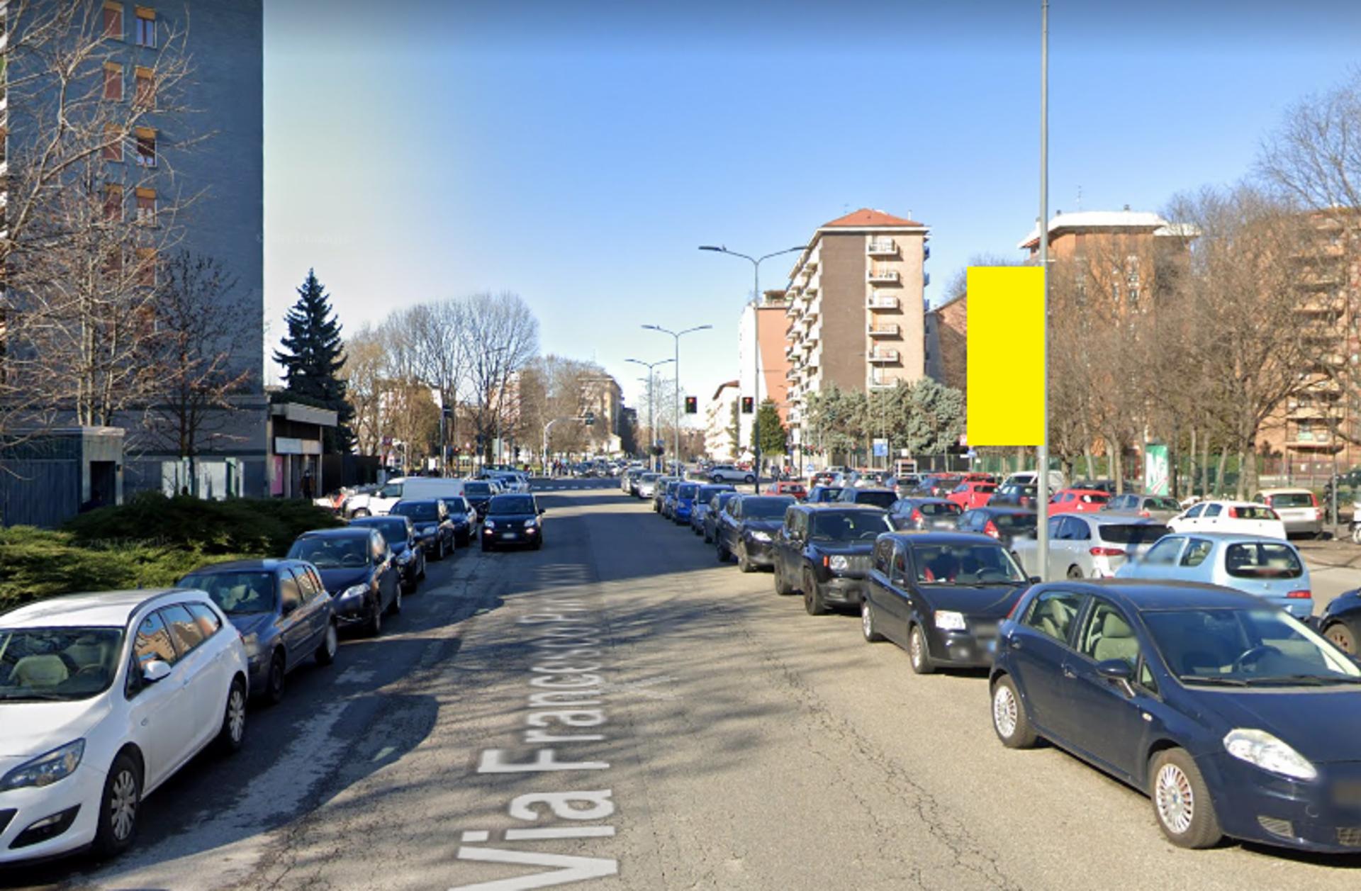Impianto VERTICAL BANNER a Milano, in zona Runner store