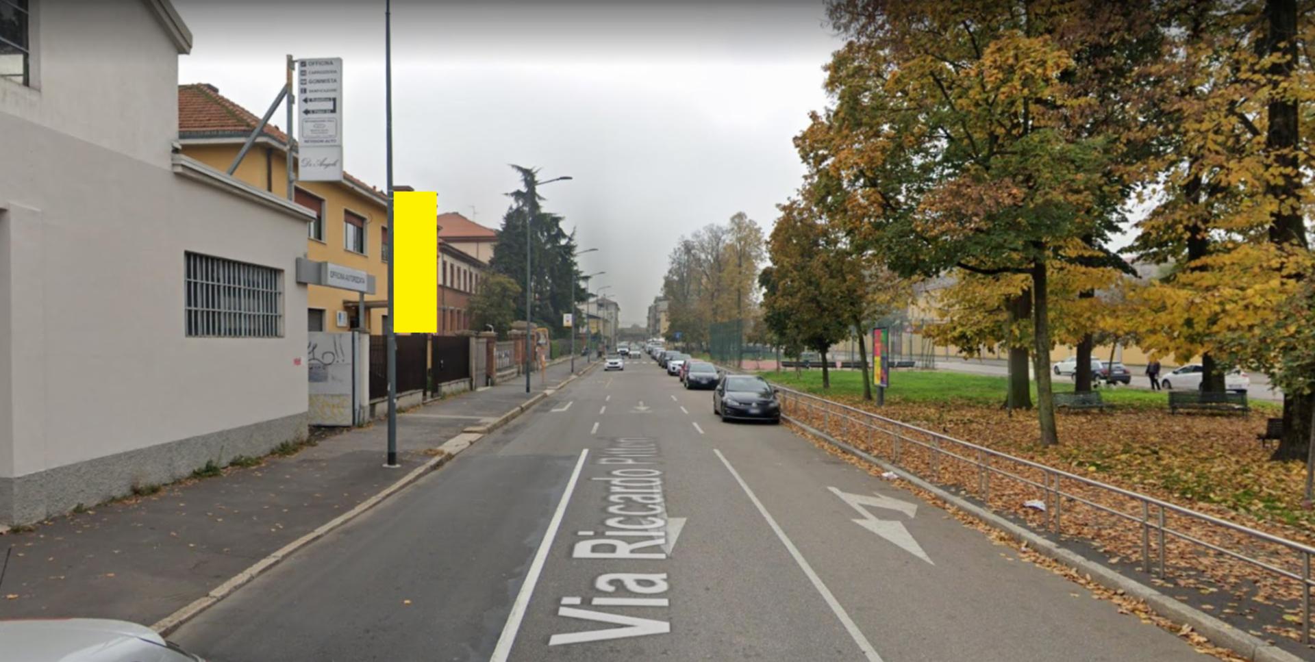 Impianto VERTICAL BANNER a Milano, in zona Al Rubattino