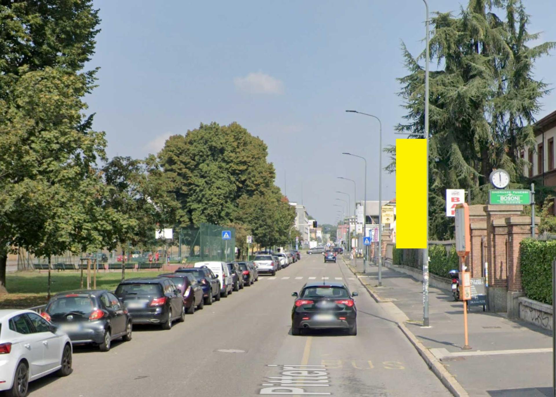 Impianto VERTICAL BANNER a Milano, in zona Martin Eat