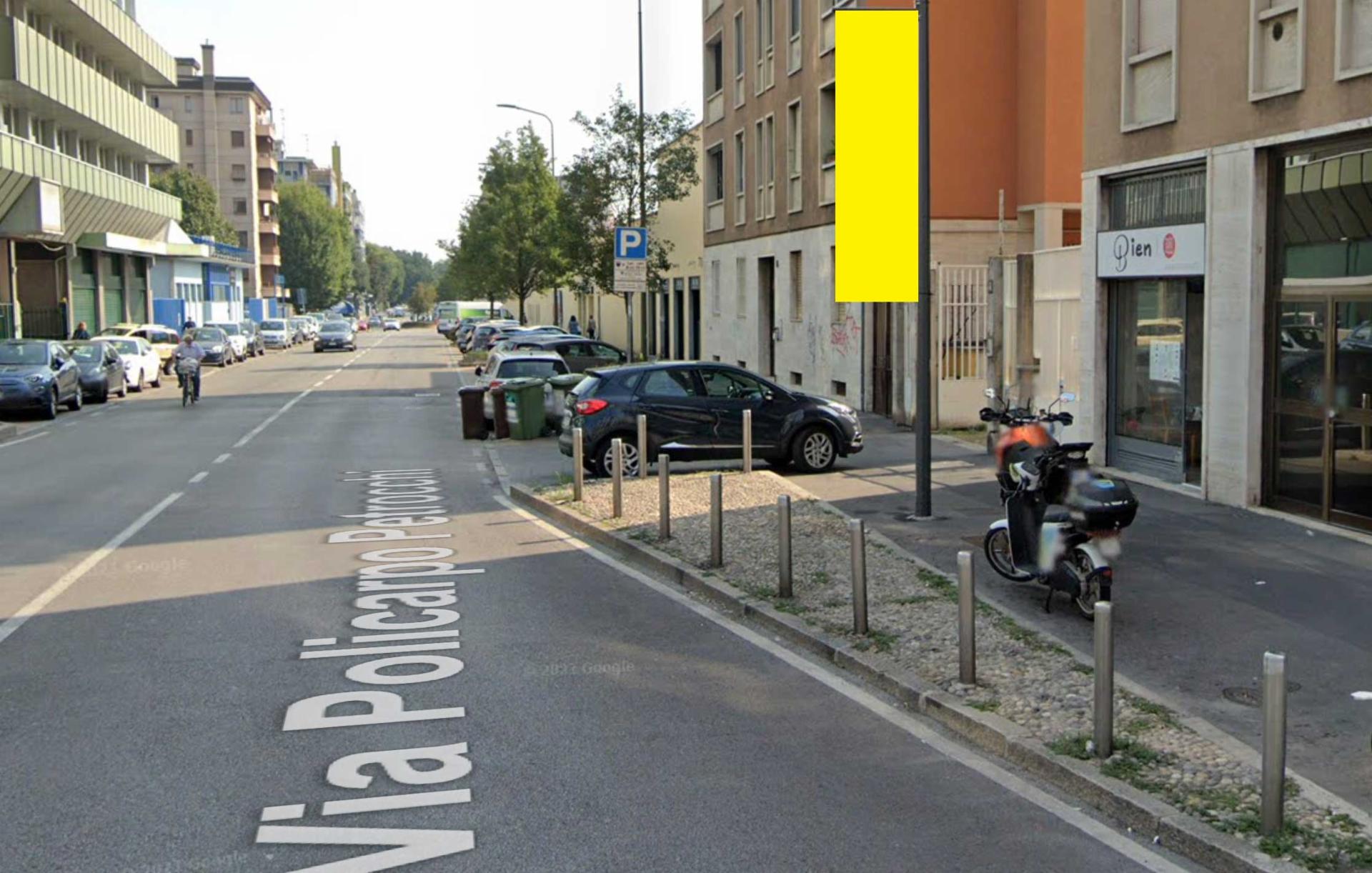 Impianto VERTICAL BANNER a Milano, in zona S. Stefano