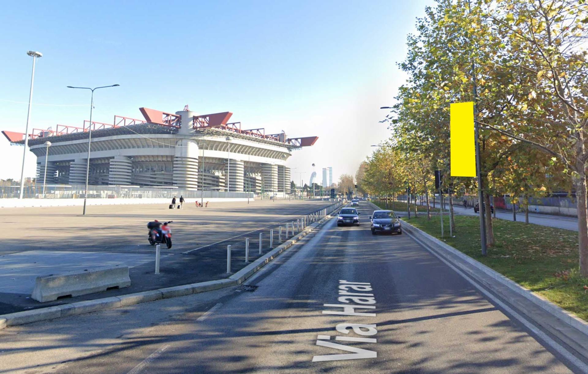 Impianto VERTICAL BANNER a Milano, in zona Nido d'Infanzia Montebaldo