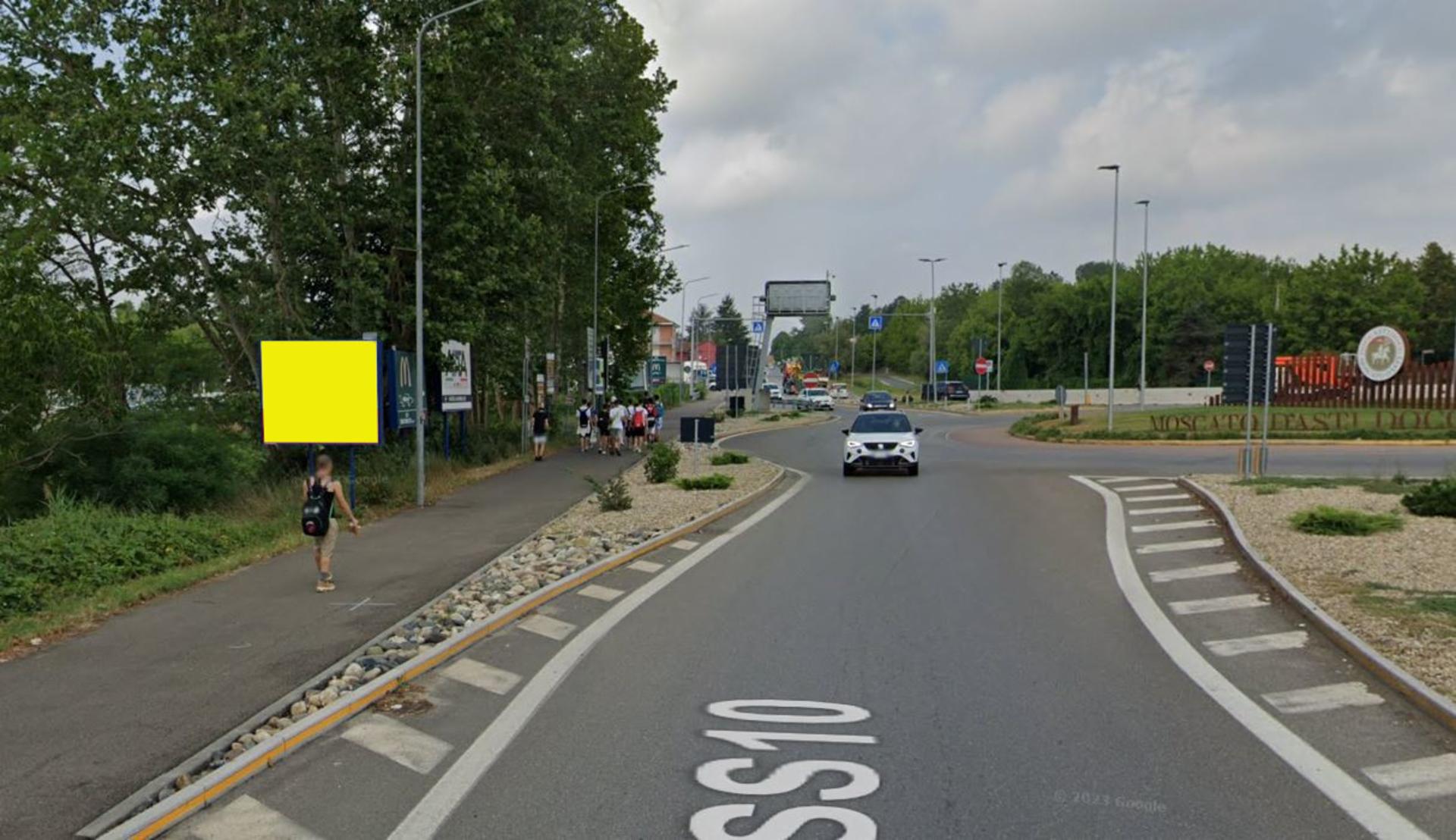 Impianto CARTELLONISTICA a Asti, in zona McDonald's