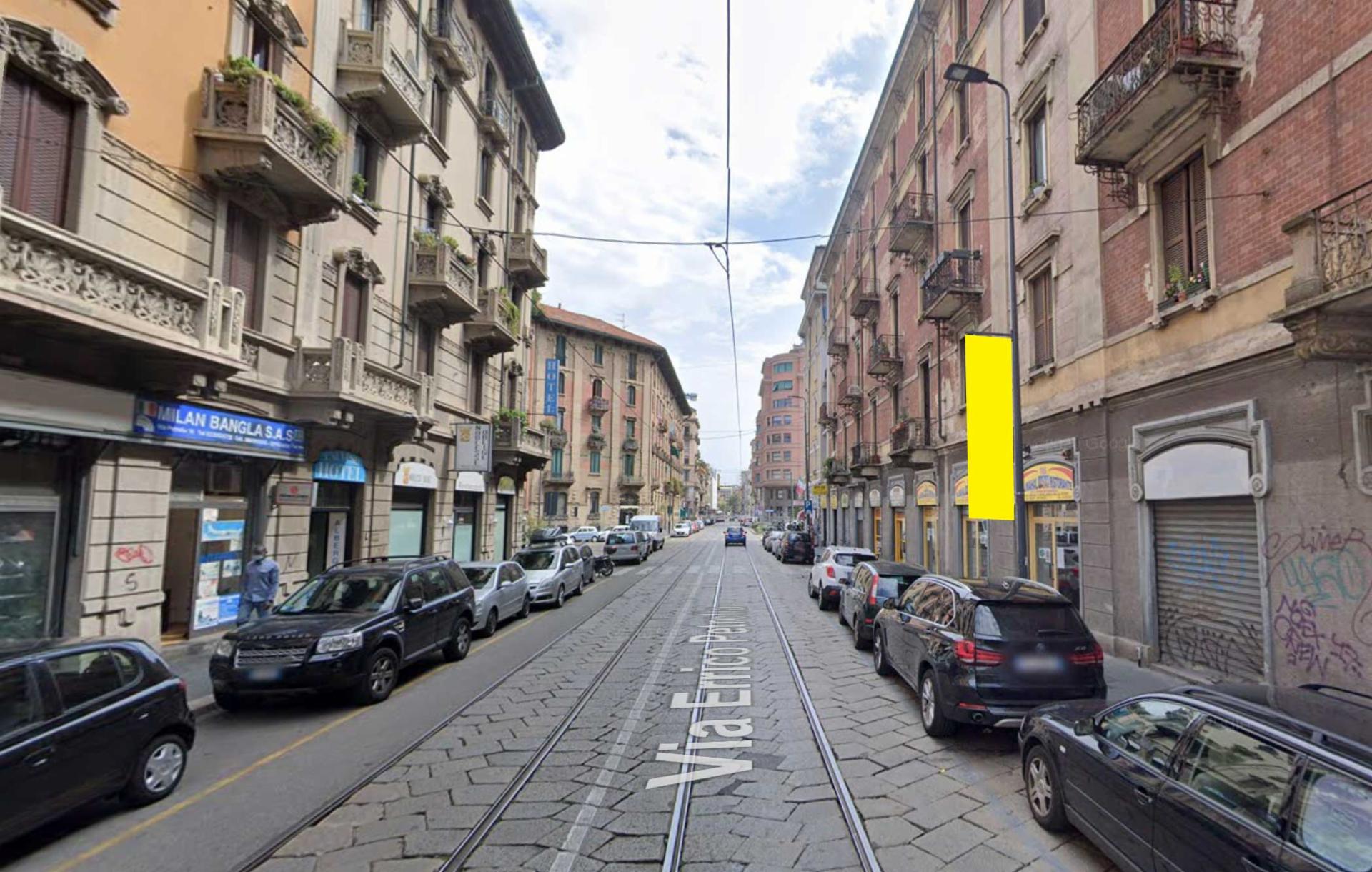 Impianto VERTICAL BANNER a Milano, in zona Asian African Market