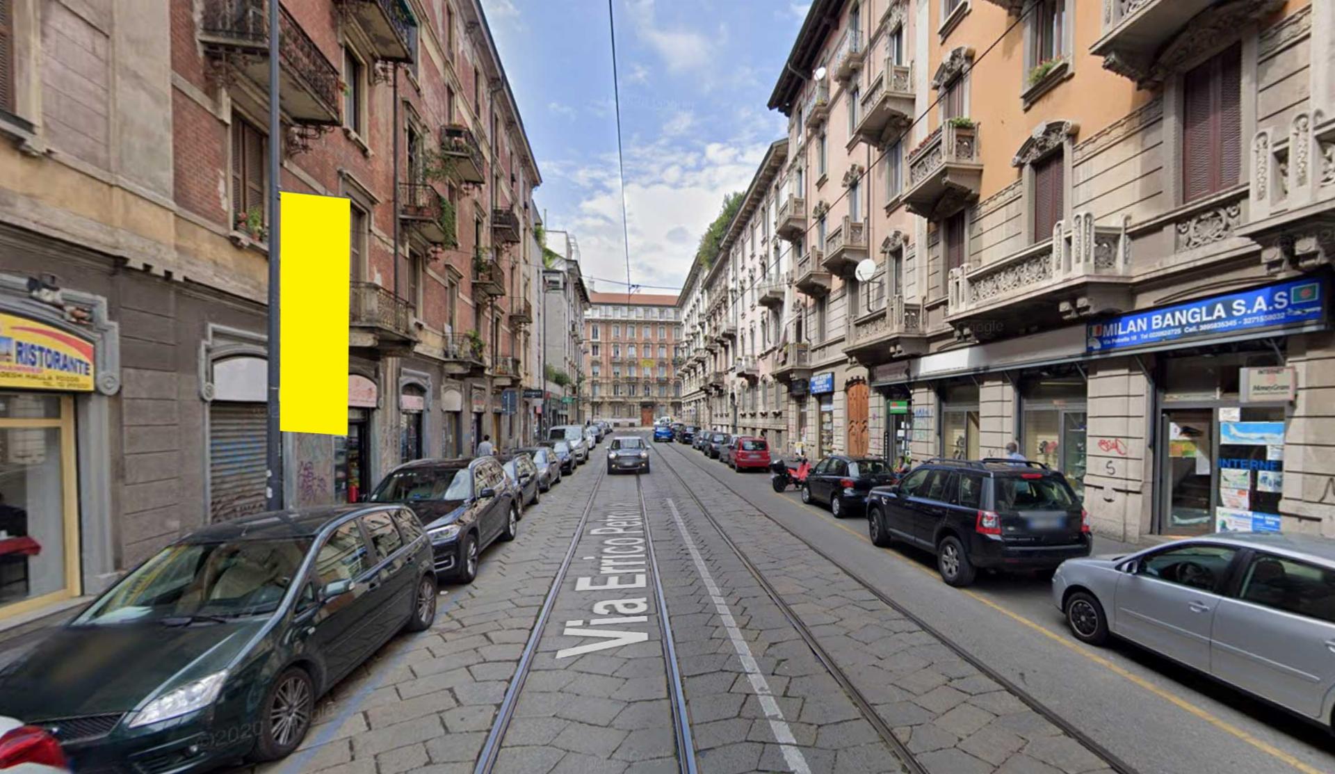 Impianto VERTICAL BANNER a Milano, in zona Asian African Market