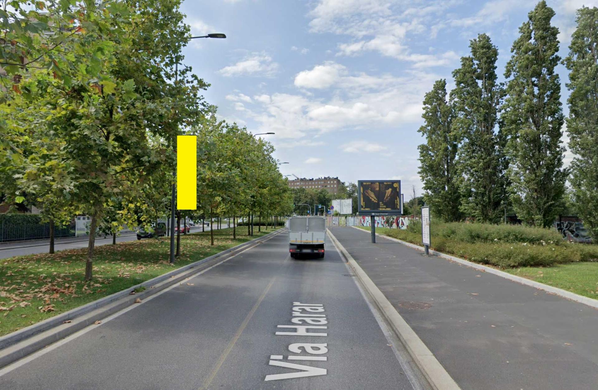 Impianto VERTICAL BANNER a Milano, in zona Parco del Fanciullo