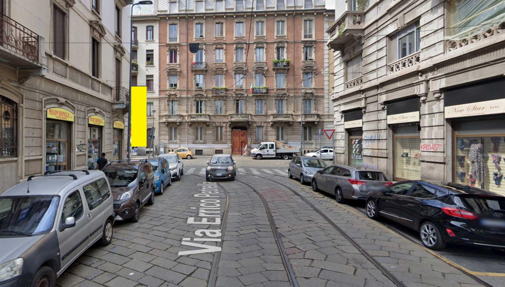 Impianto VERTICAL BANNER a Milano, in zona Orient Star