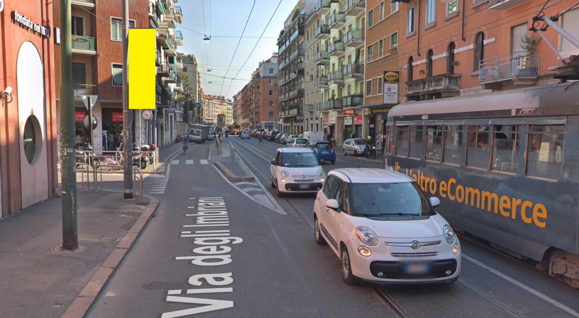 Impianto VERTICAL BANNER a Milano, in zona Francesino
