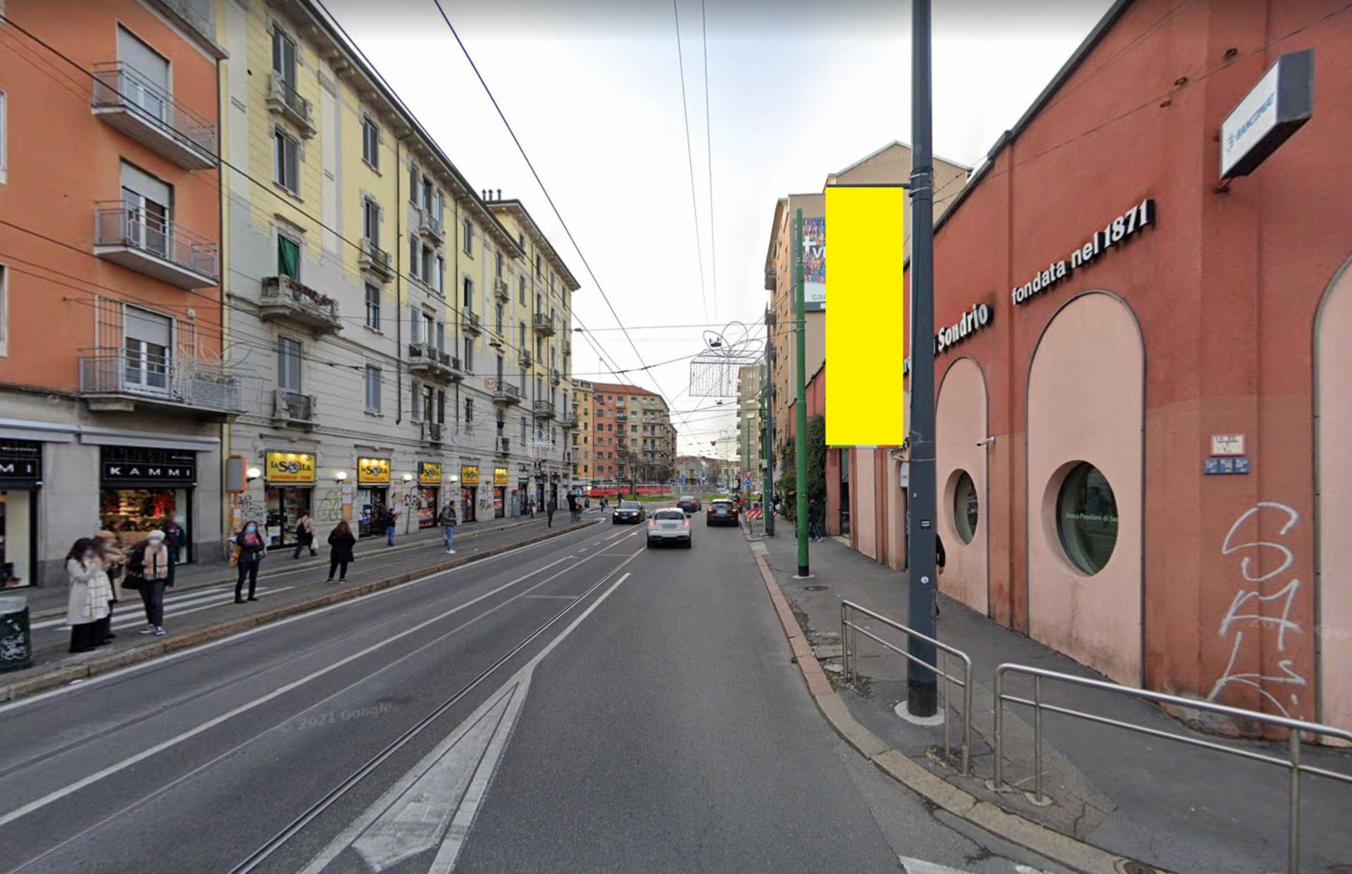 Impianto VERTICAL BANNER a Milano, in zona Francesino