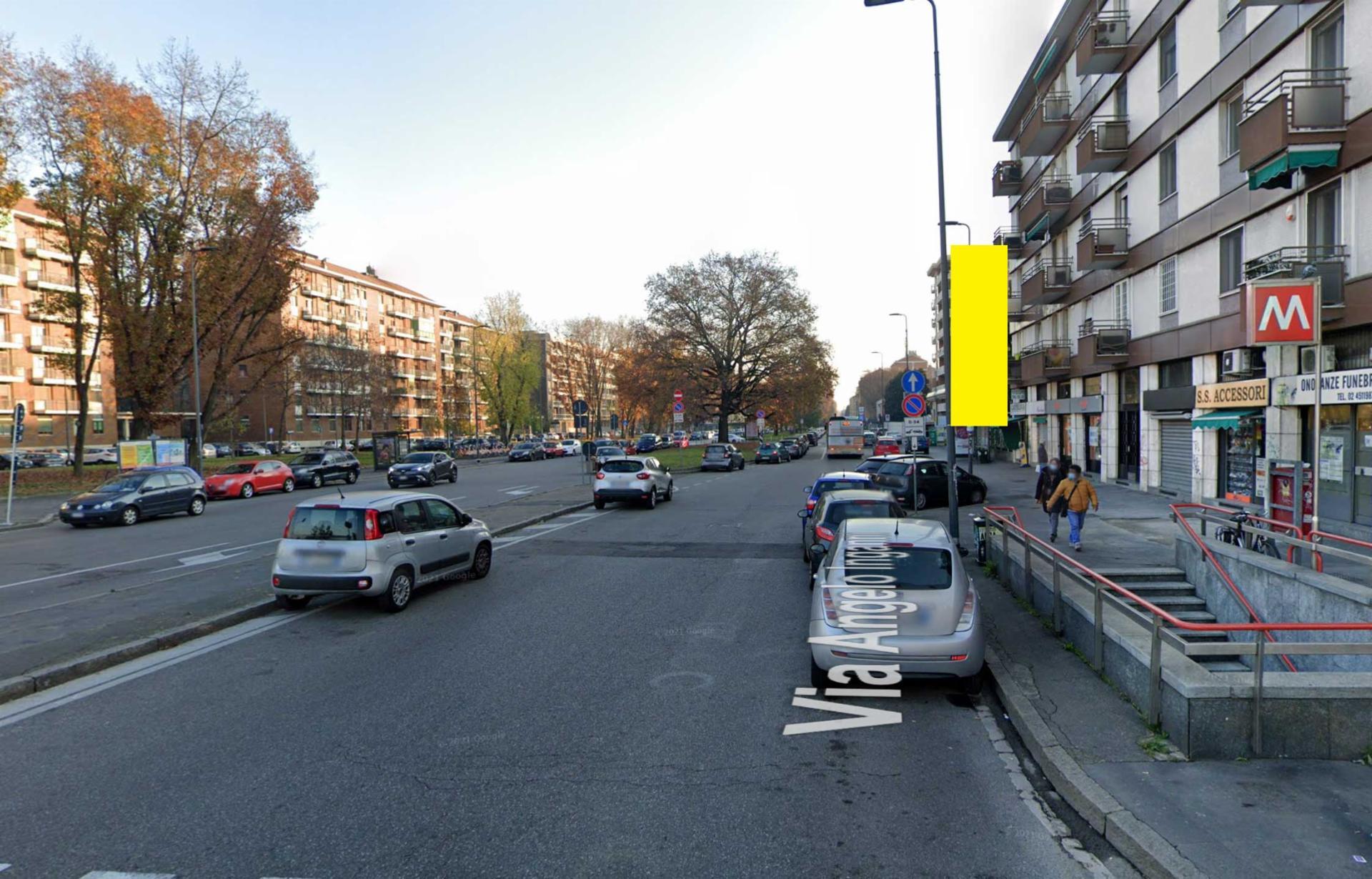 Impianto VERTICAL BANNER a Milano, in zona Bar Zurigo