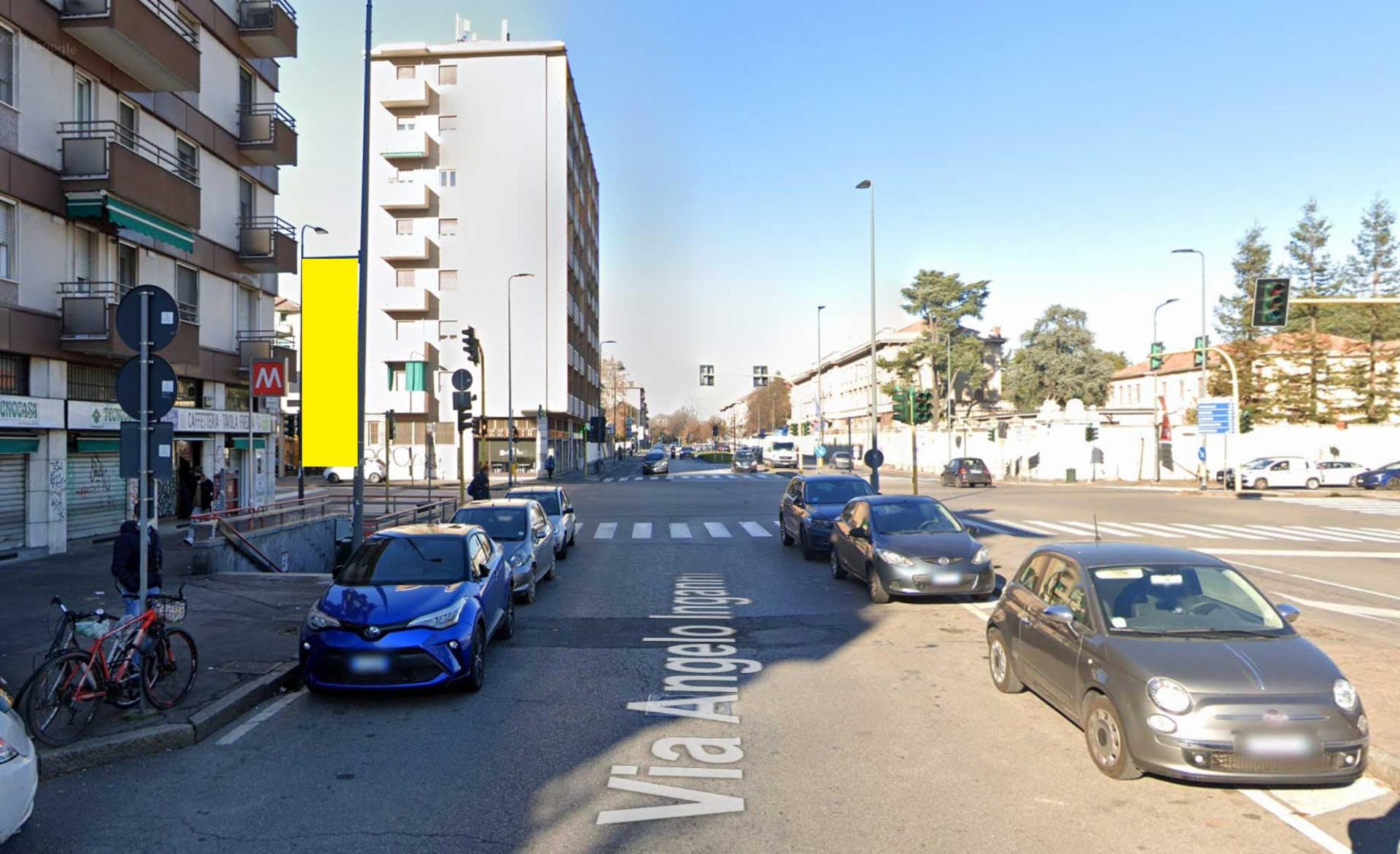 Impianto VERTICAL BANNER a Milano, in zona Bar Zurigo