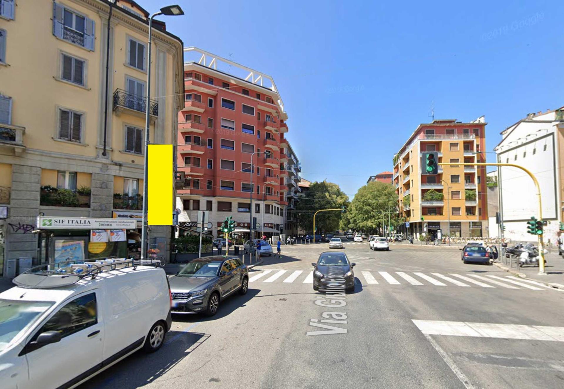 Impianto VERTICAL BANNER a Milano, in zona Operà